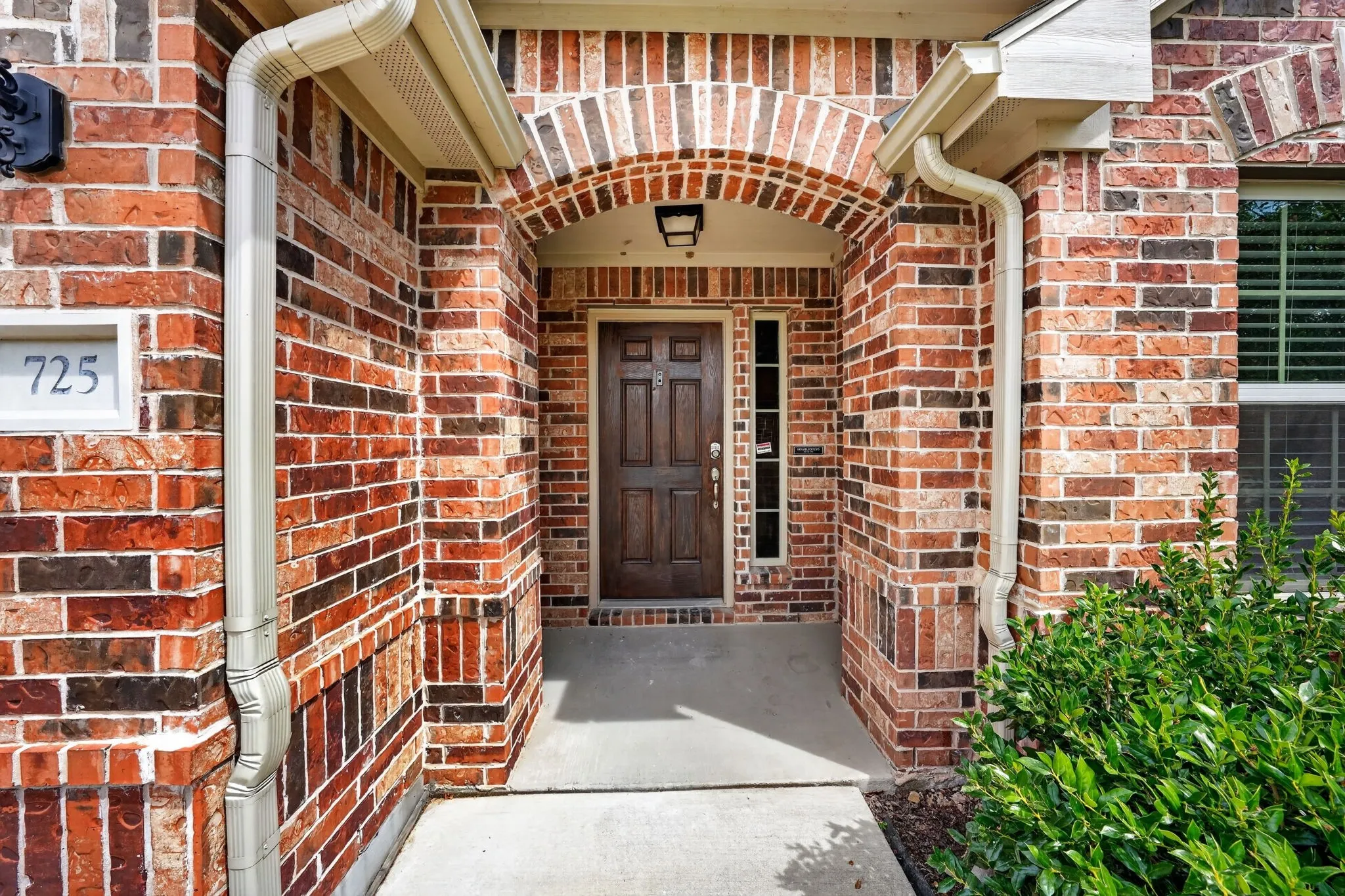 Single Family Residence For Sale in Denton County , 725 Bird Creek Drive, Little Elm, Texas 75068, 3 Bedroom, 2 Bathroom, 2 Garage spaces, 2,025 Sqft, built in 2017, mls#21378232, Real Estate Agent in Little Elm, Homes For Sale in Denton county, Homes For Sale in Little Elm, Realtor in Little Elm Texas, Real Estate Brokerage Independent Realty Texas, Luminita Cordes Realtor