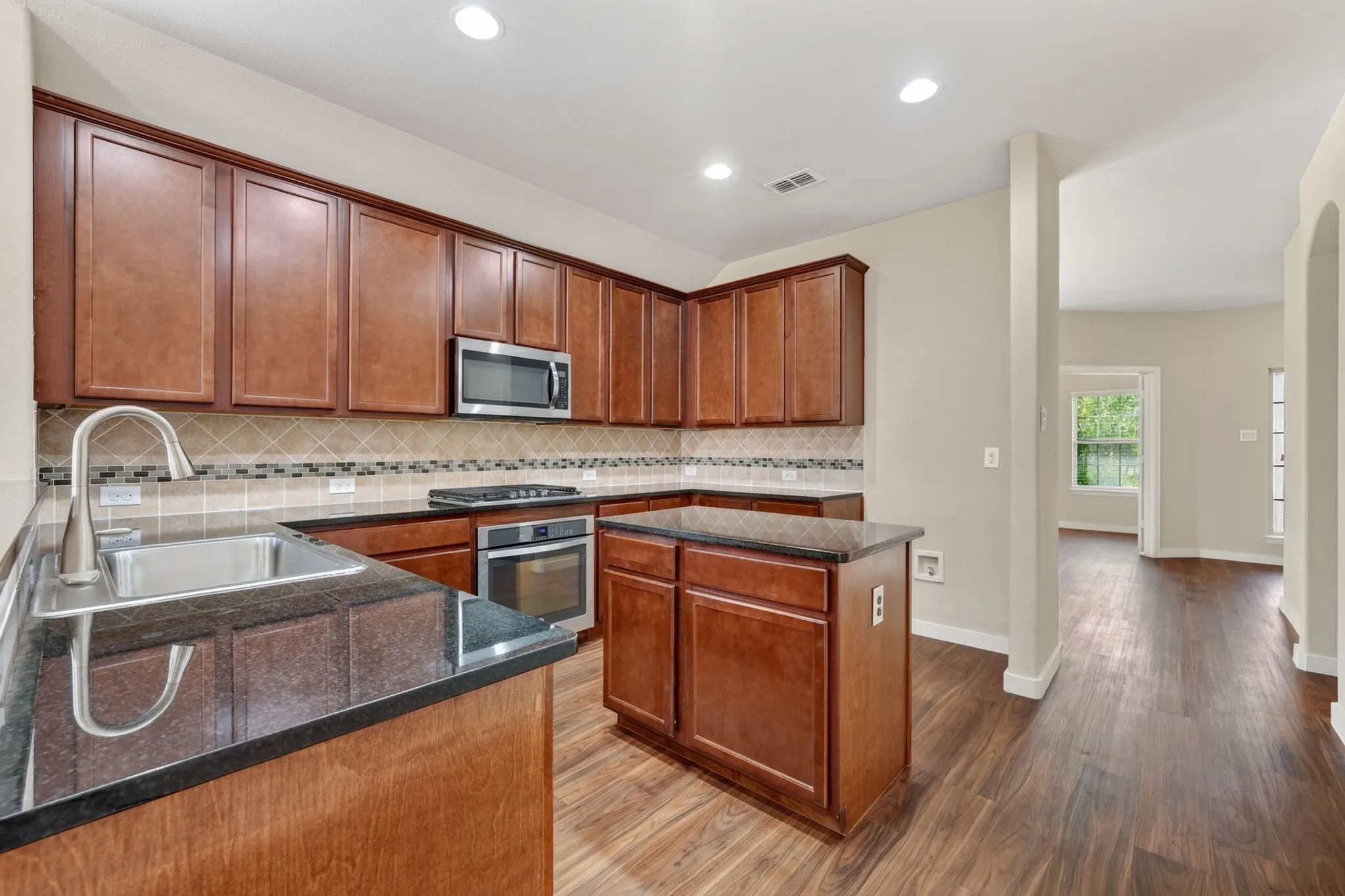 Single Family Residence For Sale in Denton County , 725 Bird Creek Drive, Little Elm, Texas 75068, 3 Bedroom, 2 Bathroom, 2 Garage spaces, 2,025 Sqft, built in 2017, mls#21378232, Real Estate Agent in Little Elm, Homes For Sale in Denton county, Homes For Sale in Little Elm, Realtor in Little Elm Texas, Real Estate Brokerage Independent Realty Texas, Luminita Cordes Realtor