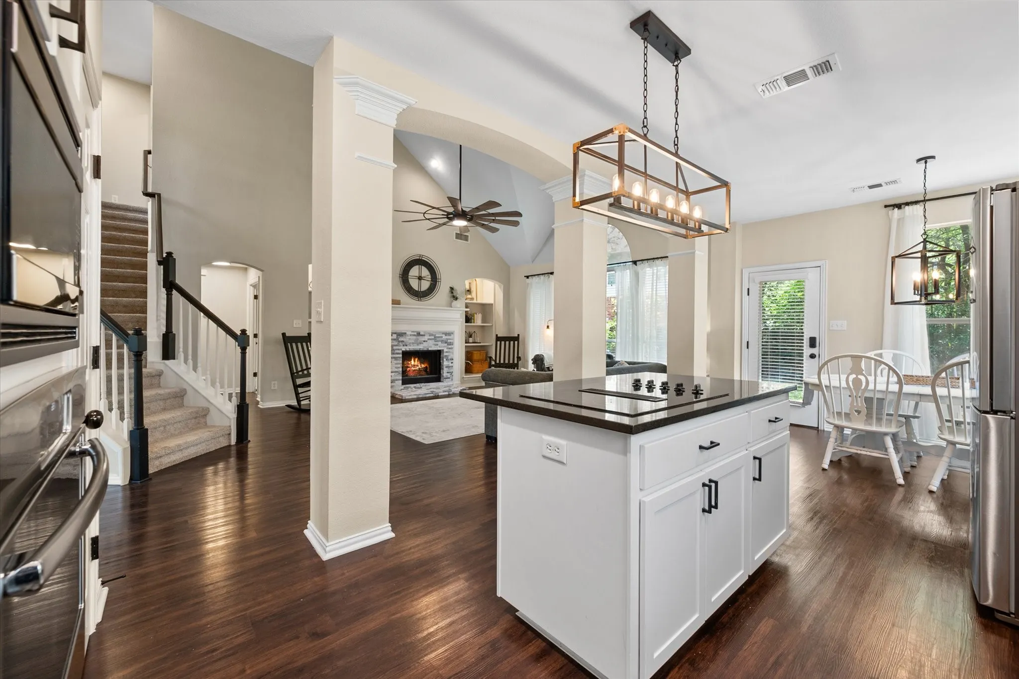 Single Family Residence For Sale in Tarrant County , 2014 Marie Weldon Lane, Arlington, Texas 76001, 4 Bedroom, 4 Bathroom, 2 Garage spaces, 2,819 Sqft, built in 2001, mls#21378244, Real Estate Agent in Arlington, Homes For Sale in Tarrant county, Homes For Sale in Arlington, Realtor in Arlington Texas, Real Estate Brokerage Independent Realty Texas, Luminita Cordes Realtor