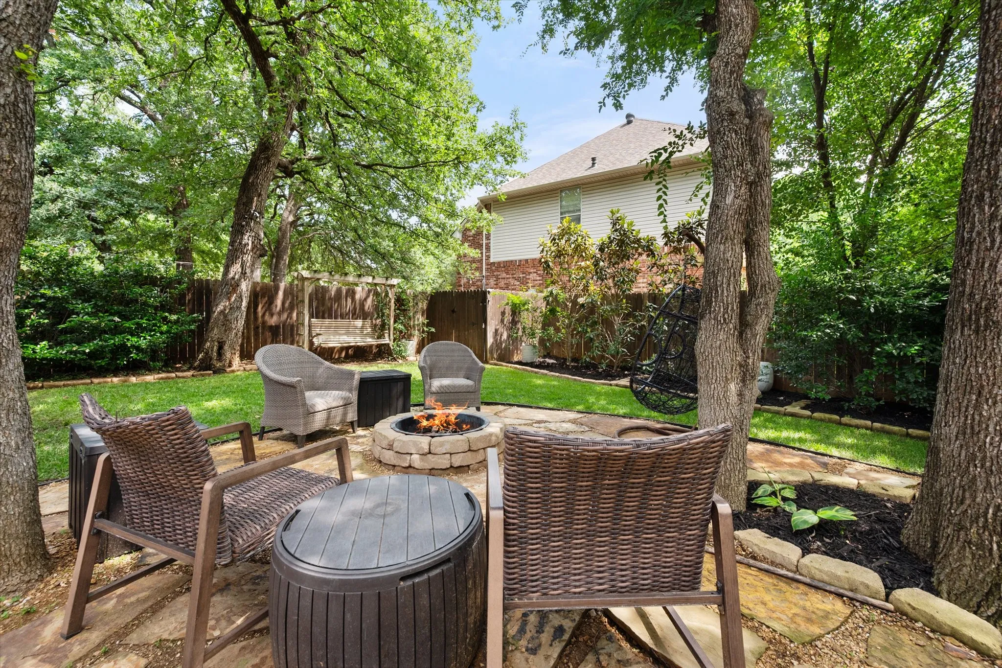 Single Family Residence For Sale in Tarrant County , 2014 Marie Weldon Lane, Arlington, Texas 76001, 4 Bedroom, 4 Bathroom, 2 Garage spaces, 2,819 Sqft, built in 2001, mls#21378244, Real Estate Agent in Arlington, Homes For Sale in Tarrant county, Homes For Sale in Arlington, Realtor in Arlington Texas, Real Estate Brokerage Independent Realty Texas, Luminita Cordes Realtor