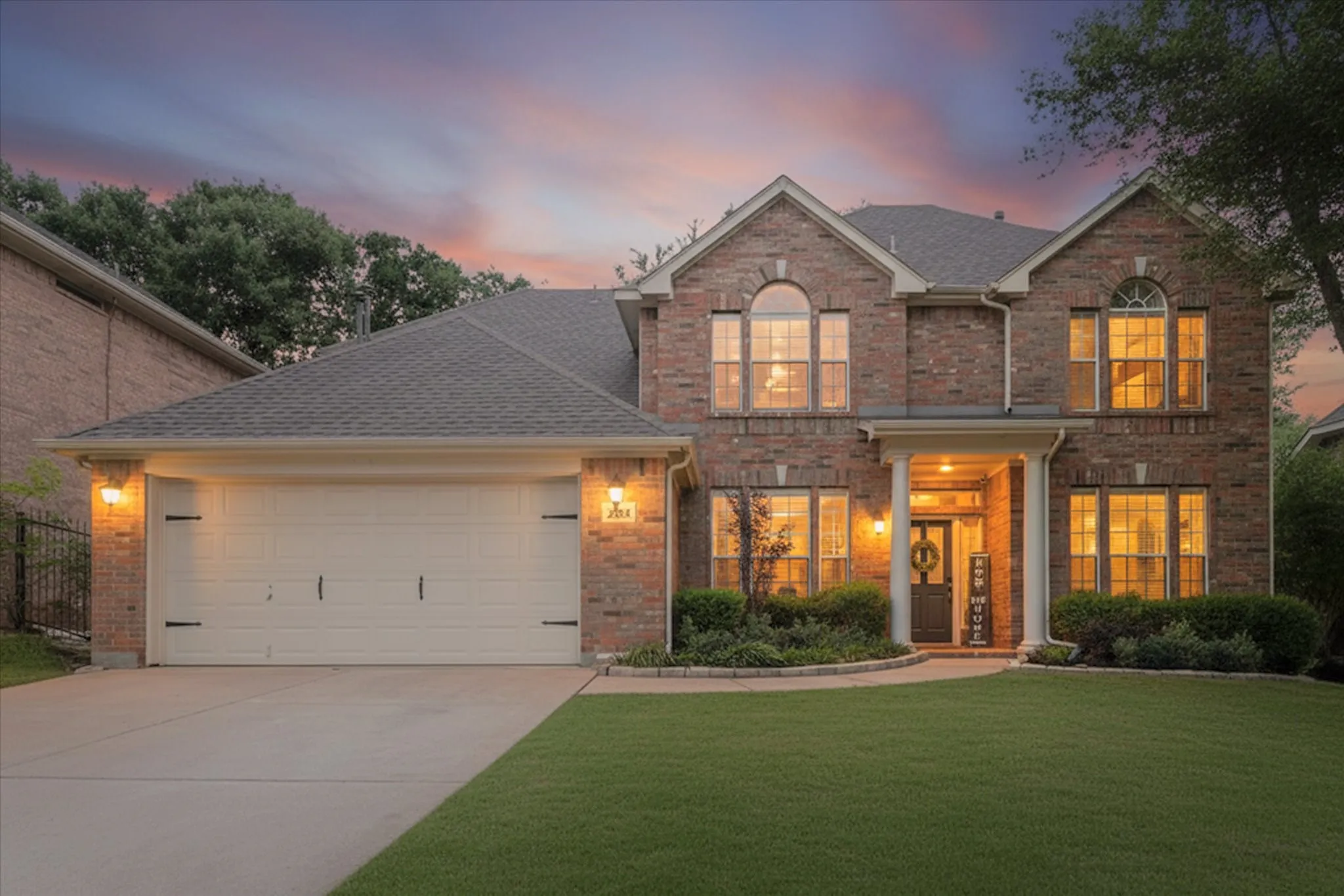 Single Family Residence For Sale in Tarrant County , 2014 Marie Weldon Lane, Arlington, Texas 76001, 4 Bedroom, 4 Bathroom, 2 Garage spaces, 2,819 Sqft, built in 2001, mls#21378244, Real Estate Agent in Arlington, Homes For Sale in Tarrant county, Homes For Sale in Arlington, Realtor in Arlington Texas, Real Estate Brokerage Independent Realty Texas, Luminita Cordes Realtor
