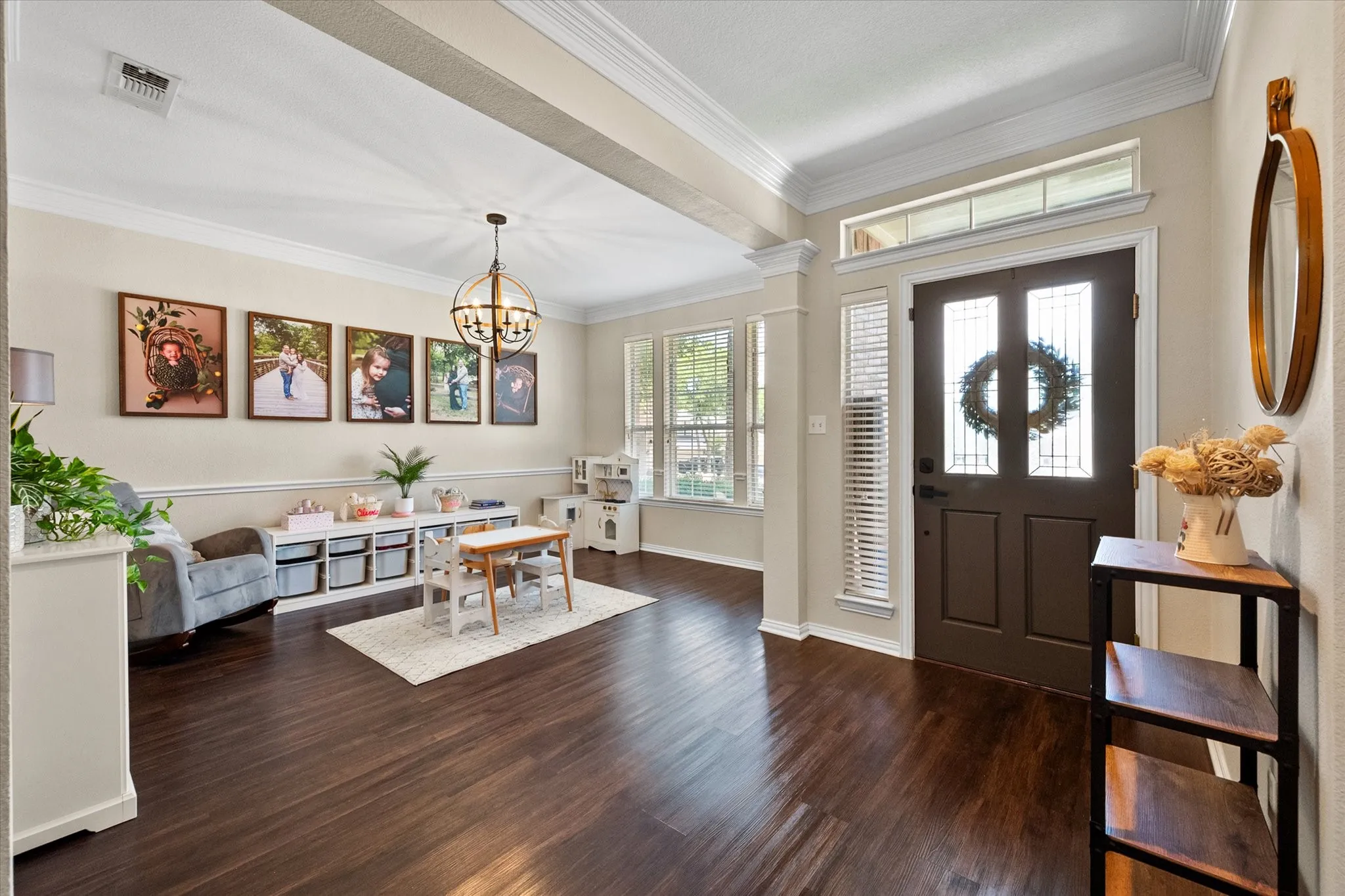Single Family Residence For Sale in Tarrant County , 2014 Marie Weldon Lane, Arlington, Texas 76001, 4 Bedroom, 4 Bathroom, 2 Garage spaces, 2,819 Sqft, built in 2001, mls#21378244, Real Estate Agent in Arlington, Homes For Sale in Tarrant county, Homes For Sale in Arlington, Realtor in Arlington Texas, Real Estate Brokerage Independent Realty Texas, Luminita Cordes Realtor
