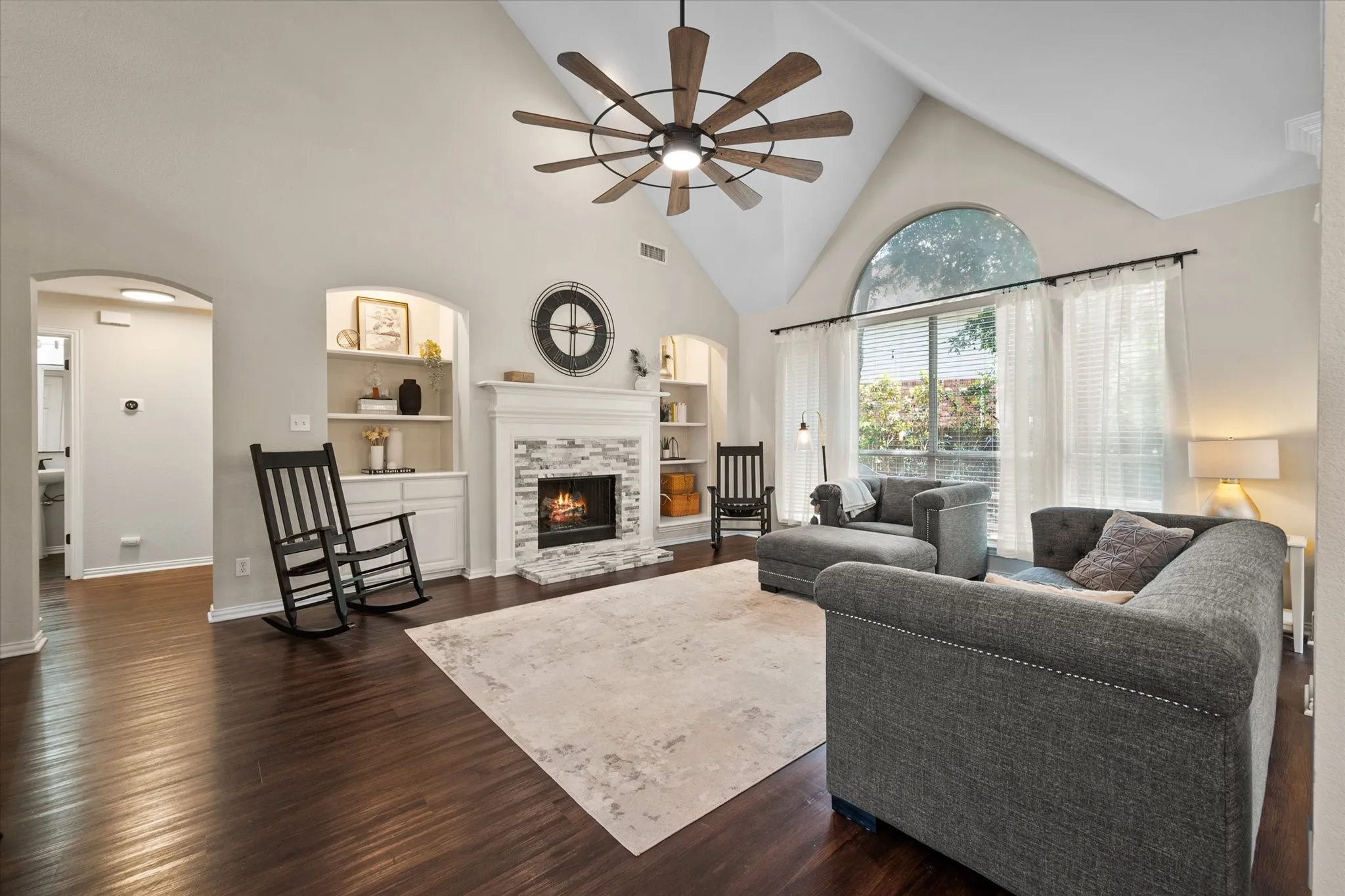 Single Family Residence For Sale in Tarrant County , 2014 Marie Weldon Lane, Arlington, Texas 76001, 4 Bedroom, 4 Bathroom, 2 Garage spaces, 2,819 Sqft, built in 2001, mls#21378244, Real Estate Agent in Arlington, Homes For Sale in Tarrant county, Homes For Sale in Arlington, Realtor in Arlington Texas, Real Estate Brokerage Independent Realty Texas, Luminita Cordes Realtor