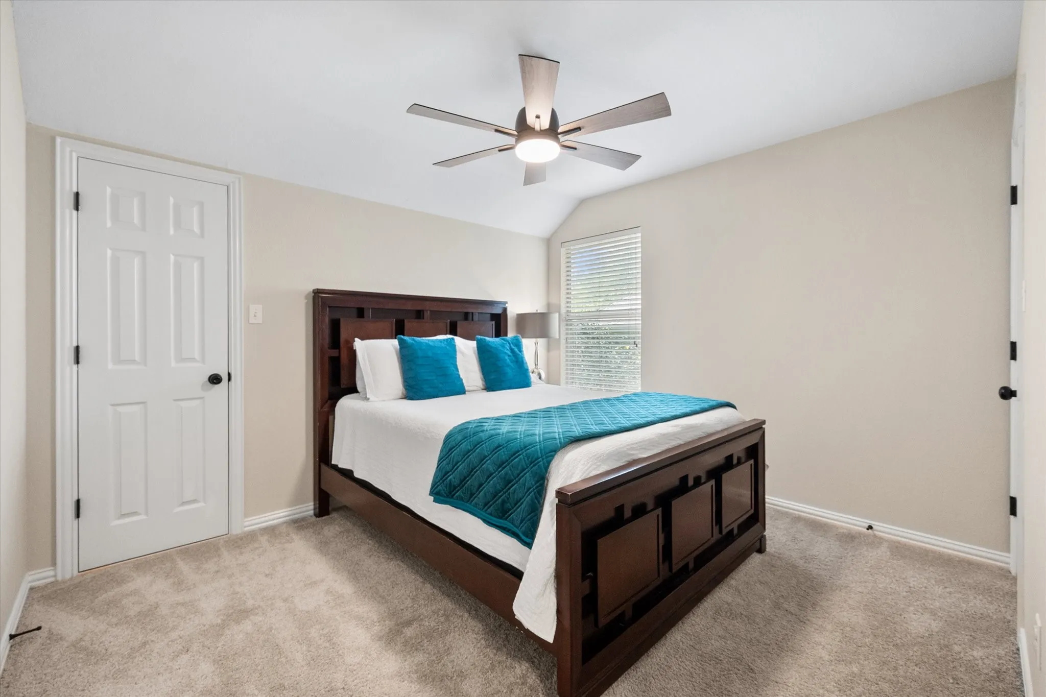 Single Family Residence For Sale in Tarrant County , 2014 Marie Weldon Lane, Arlington, Texas 76001, 4 Bedroom, 4 Bathroom, 2 Garage spaces, 2,819 Sqft, built in 2001, mls#21378244, Real Estate Agent in Arlington, Homes For Sale in Tarrant county, Homes For Sale in Arlington, Realtor in Arlington Texas, Real Estate Brokerage Independent Realty Texas, Luminita Cordes Realtor