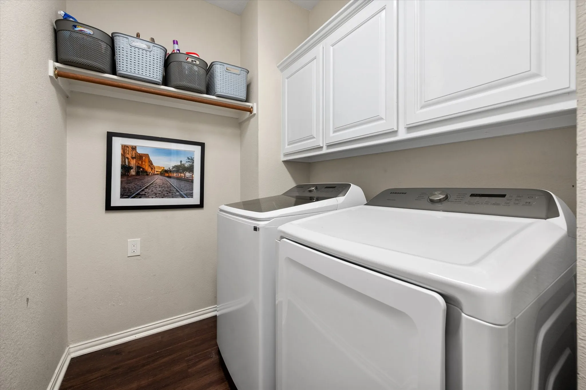 Single Family Residence For Sale in Tarrant County , 2014 Marie Weldon Lane, Arlington, Texas 76001, 4 Bedroom, 4 Bathroom, 2 Garage spaces, 2,819 Sqft, built in 2001, mls#21378244, Real Estate Agent in Arlington, Homes For Sale in Tarrant county, Homes For Sale in Arlington, Realtor in Arlington Texas, Real Estate Brokerage Independent Realty Texas, Luminita Cordes Realtor