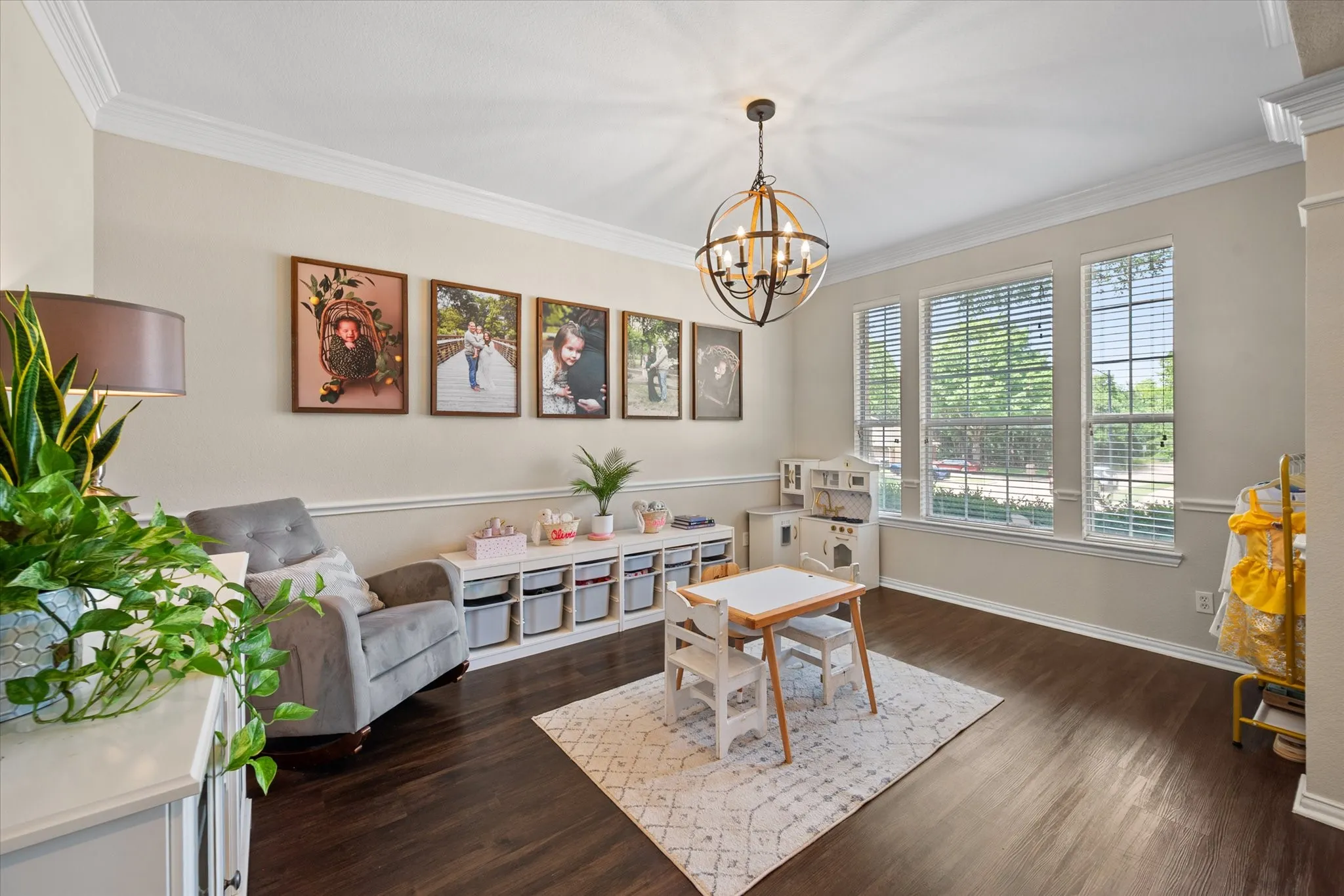 Single Family Residence For Sale in Tarrant County , 2014 Marie Weldon Lane, Arlington, Texas 76001, 4 Bedroom, 4 Bathroom, 2 Garage spaces, 2,819 Sqft, built in 2001, mls#21378244, Real Estate Agent in Arlington, Homes For Sale in Tarrant county, Homes For Sale in Arlington, Realtor in Arlington Texas, Real Estate Brokerage Independent Realty Texas, Luminita Cordes Realtor