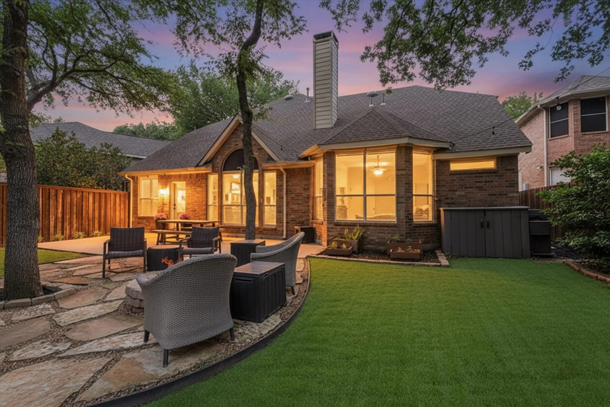 Single Family Residence For Sale in Tarrant County , 2014 Marie Weldon Lane, Arlington, Texas 76001, 4 Bedroom, 4 Bathroom, 2 Garage spaces, 2,819 Sqft, built in 2001, mls#21378244, Real Estate Agent in Arlington, Homes For Sale in Tarrant county, Homes For Sale in Arlington, Realtor in Arlington Texas, Real Estate Brokerage Independent Realty Texas, Luminita Cordes Realtor