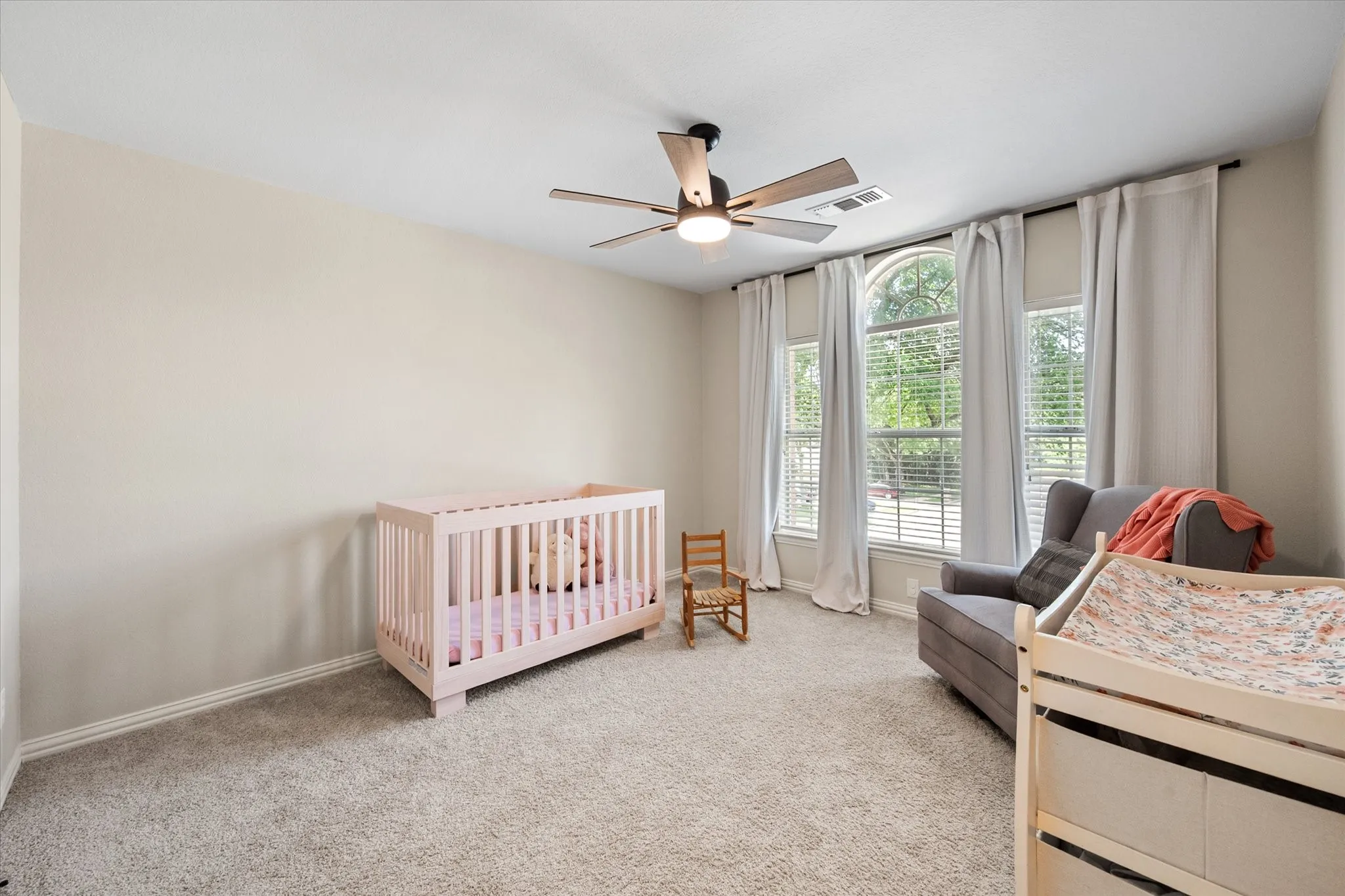 Single Family Residence For Sale in Tarrant County , 2014 Marie Weldon Lane, Arlington, Texas 76001, 4 Bedroom, 4 Bathroom, 2 Garage spaces, 2,819 Sqft, built in 2001, mls#21378244, Real Estate Agent in Arlington, Homes For Sale in Tarrant county, Homes For Sale in Arlington, Realtor in Arlington Texas, Real Estate Brokerage Independent Realty Texas, Luminita Cordes Realtor