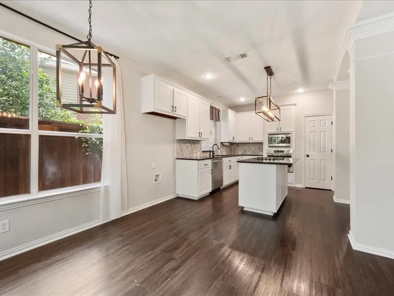 Single Family Residence For Sale in Tarrant County , 2014 Marie Weldon Lane, Arlington, Texas 76001, 4 Bedroom, 4 Bathroom, 2 Garage spaces, 2,819 Sqft, built in 2001, mls#21378244, Real Estate Agent in Arlington, Homes For Sale in Tarrant county, Homes For Sale in Arlington, Realtor in Arlington Texas, Real Estate Brokerage Independent Realty Texas, Luminita Cordes Realtor