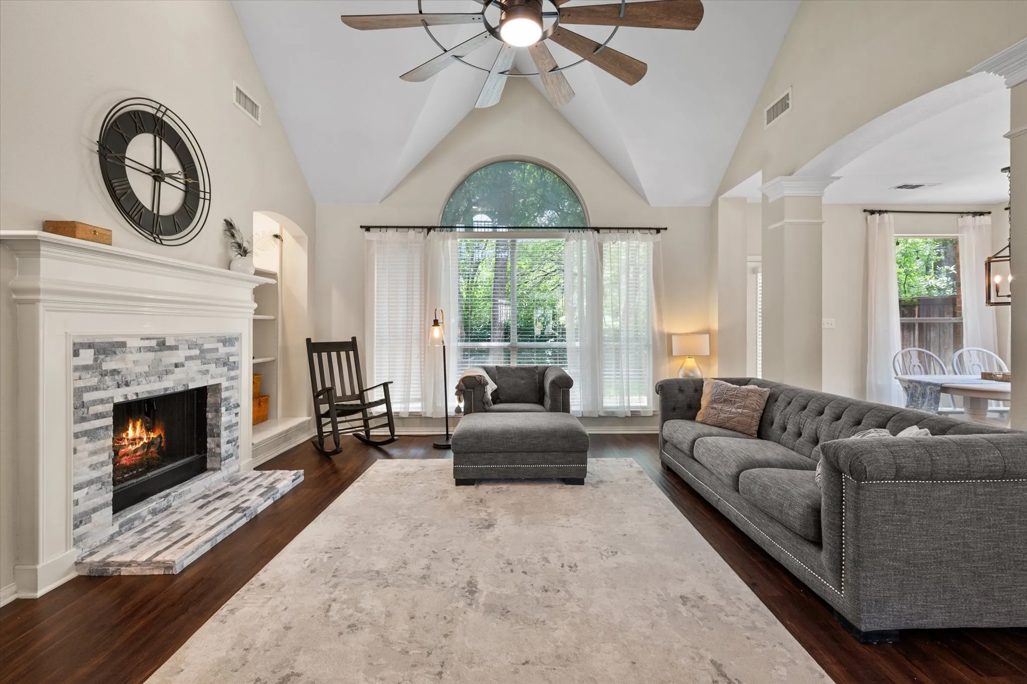 Single Family Residence For Sale in Tarrant County , 2014 Marie Weldon Lane, Arlington, Texas 76001, 4 Bedroom, 4 Bathroom, 2 Garage spaces, 2,819 Sqft, built in 2001, mls#21378244, Real Estate Agent in Arlington, Homes For Sale in Tarrant county, Homes For Sale in Arlington, Realtor in Arlington Texas, Real Estate Brokerage Independent Realty Texas, Luminita Cordes Realtor