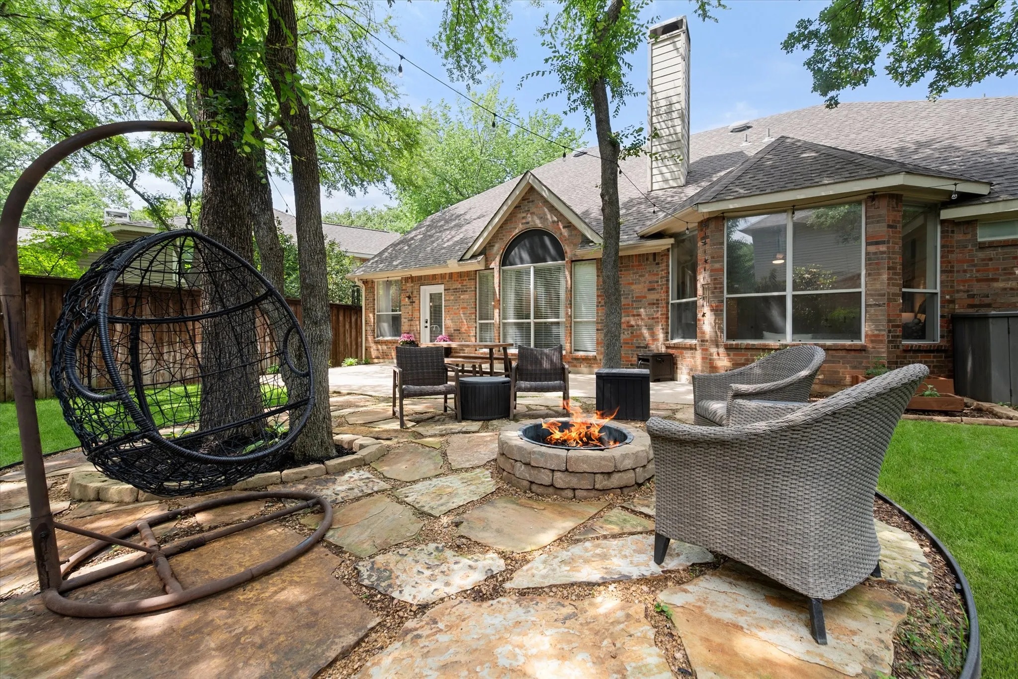 Single Family Residence For Sale in Tarrant County , 2014 Marie Weldon Lane, Arlington, Texas 76001, 4 Bedroom, 4 Bathroom, 2 Garage spaces, 2,819 Sqft, built in 2001, mls#21378244, Real Estate Agent in Arlington, Homes For Sale in Tarrant county, Homes For Sale in Arlington, Realtor in Arlington Texas, Real Estate Brokerage Independent Realty Texas, Luminita Cordes Realtor