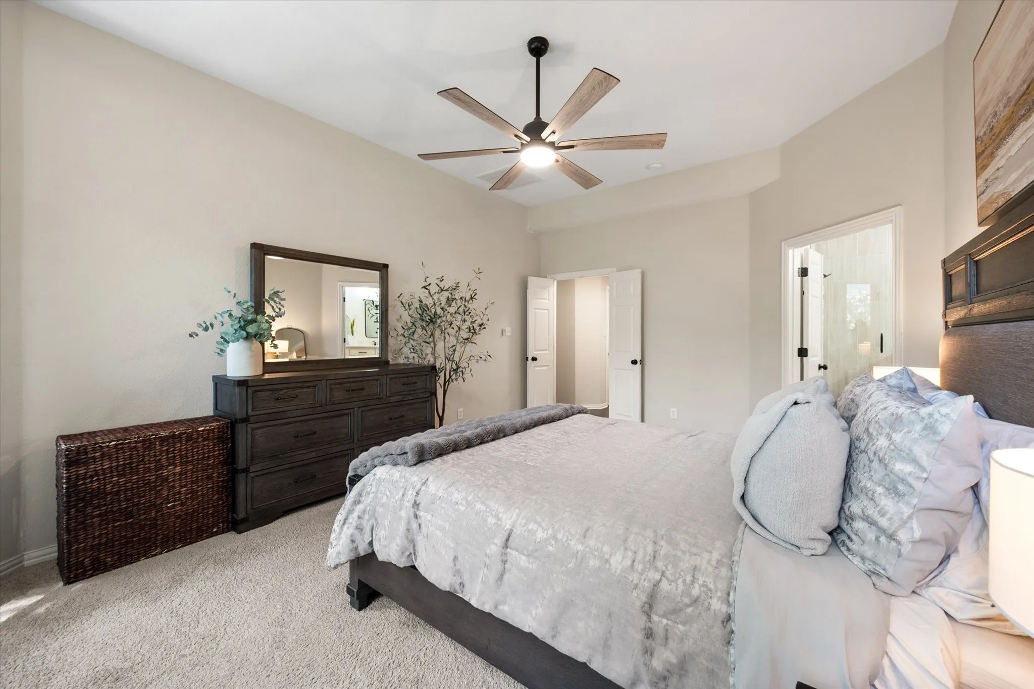 Single Family Residence For Sale in Tarrant County , 2014 Marie Weldon Lane, Arlington, Texas 76001, 4 Bedroom, 4 Bathroom, 2 Garage spaces, 2,819 Sqft, built in 2001, mls#21378244, Real Estate Agent in Arlington, Homes For Sale in Tarrant county, Homes For Sale in Arlington, Realtor in Arlington Texas, Real Estate Brokerage Independent Realty Texas, Luminita Cordes Realtor