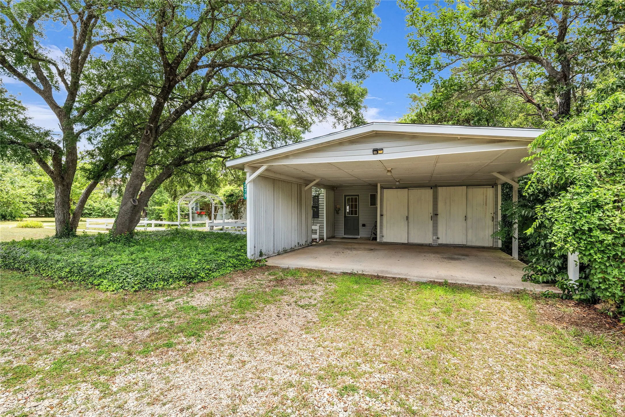 Single Family Residence For Sale in Bosque County , 279 County Road 1710, Clifton, Texas 76634, 3 Bedroom, 3 Bathroom, Garage spaces, 2,906 Sqft, built in 1960, mls#21363994, Real Estate Agent in Clifton, Homes For Sale in Bosque county, Homes For Sale in Clifton, Realtor in Clifton Texas, Real Estate Brokerage Independent Realty Texas, Luminita Cordes Realtor