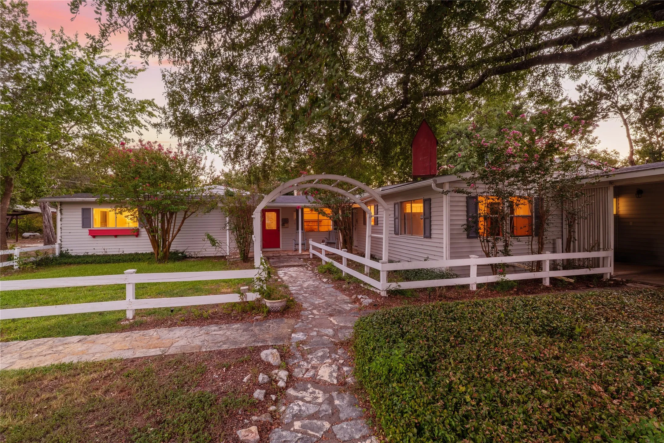 Single Family Residence For Sale in Bosque County , 279 County Road 1710, Clifton, Texas 76634, 3 Bedroom, 3 Bathroom, Garage spaces, 2,906 Sqft, built in 1960, mls#21363994, Real Estate Agent in Clifton, Homes For Sale in Bosque county, Homes For Sale in Clifton, Realtor in Clifton Texas, Real Estate Brokerage Independent Realty Texas, Luminita Cordes Realtor