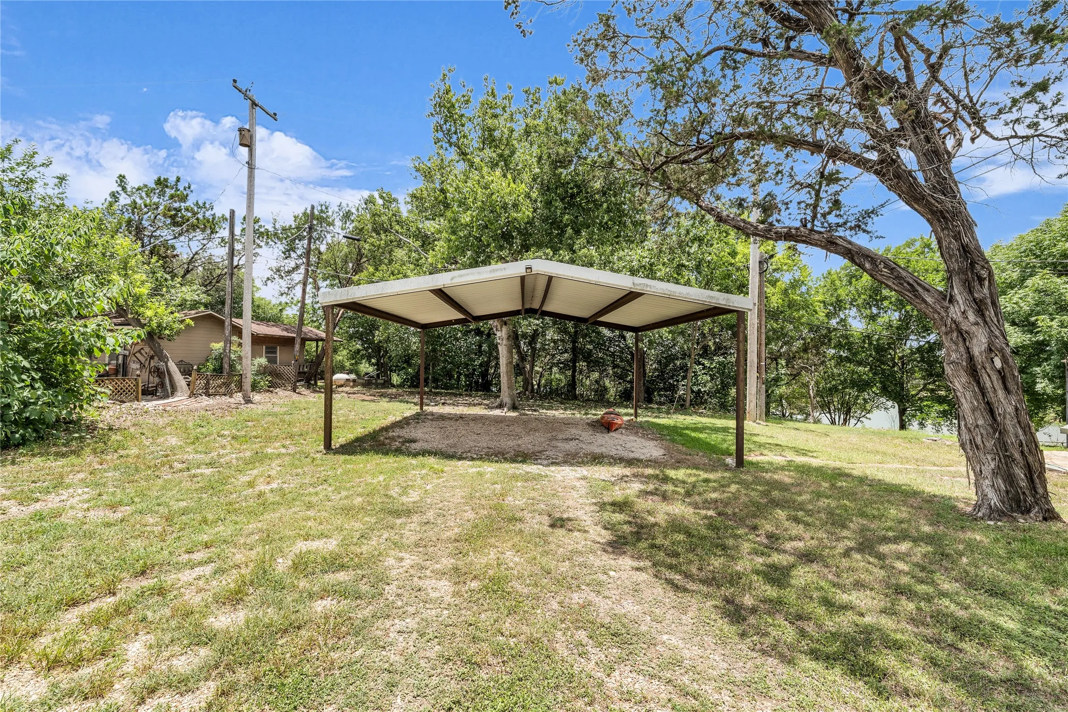 Single Family Residence For Sale in Bosque County , 279 County Road 1710, Clifton, Texas 76634, 3 Bedroom, 3 Bathroom, Garage spaces, 2,906 Sqft, built in 1960, mls#21363994, Real Estate Agent in Clifton, Homes For Sale in Bosque county, Homes For Sale in Clifton, Realtor in Clifton Texas, Real Estate Brokerage Independent Realty Texas, Luminita Cordes Realtor