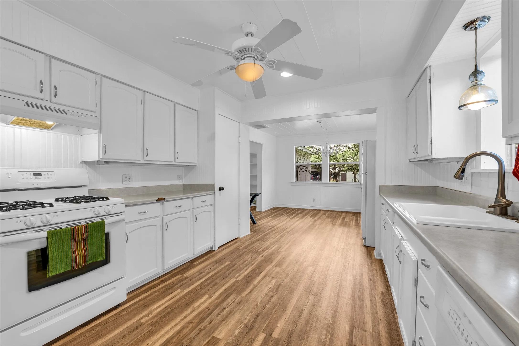 Single Family Residence For Sale in Bosque County , 279 County Road 1710, Clifton, Texas 76634, 3 Bedroom, 3 Bathroom, Garage spaces, 2,906 Sqft, built in 1960, mls#21363994, Real Estate Agent in Clifton, Homes For Sale in Bosque county, Homes For Sale in Clifton, Realtor in Clifton Texas, Real Estate Brokerage Independent Realty Texas, Luminita Cordes Realtor