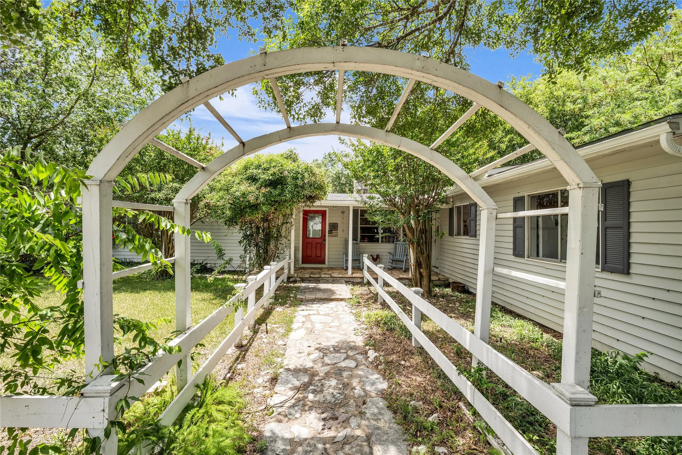 Single Family Residence For Sale in Bosque County , 279 County Road 1710, Clifton, Texas 76634, 3 Bedroom, 3 Bathroom, Garage spaces, 2,906 Sqft, built in 1960, mls#21363994, Real Estate Agent in Clifton, Homes For Sale in Bosque county, Homes For Sale in Clifton, Realtor in Clifton Texas, Real Estate Brokerage Independent Realty Texas, Luminita Cordes Realtor