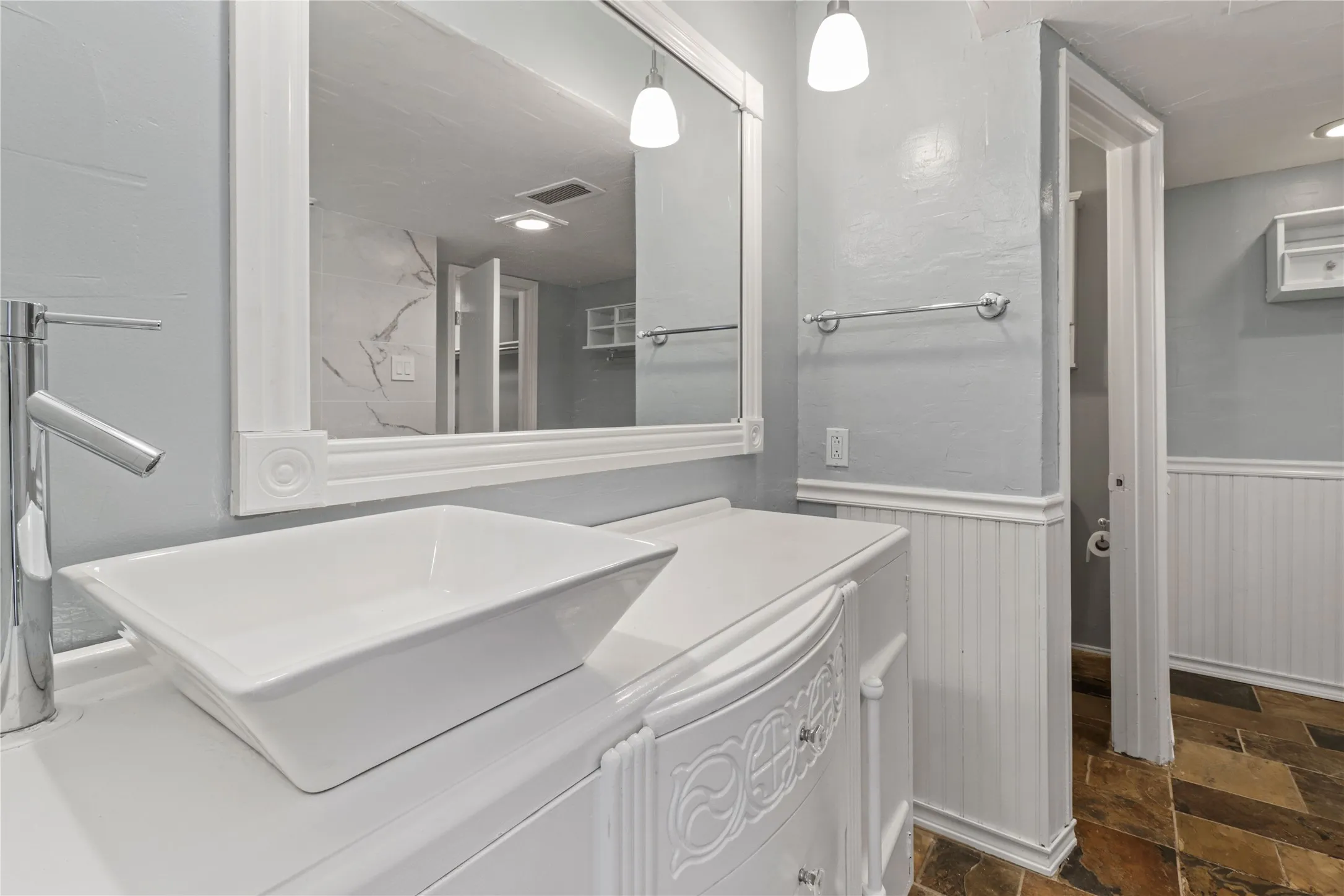 Condominium For Rent in Tarrant County , 2101 Park Willow Lane B, Arlington, Texas 76011, 2 Bedroom, 2 Bathroom, Garage spaces, 1,056 Sqft, built in 1981, mls#21378256, Real Estate Agent in Arlington, Homes For Rent in Tarrant county, Homes For Rent in Arlington, Realtor in Arlington Texas, Real Estate Brokerage Independent Realty Texas, Luminita Cordes Realtor