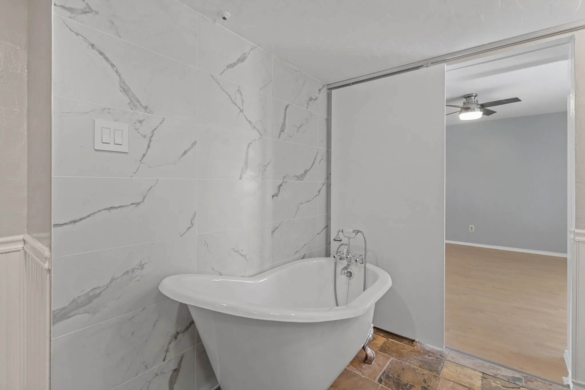 Condominium For Rent in Tarrant County , 2101 Park Willow Lane B, Arlington, Texas 76011, 2 Bedroom, 2 Bathroom, Garage spaces, 1,056 Sqft, built in 1981, mls#21378256, Real Estate Agent in Arlington, Homes For Rent in Tarrant county, Homes For Rent in Arlington, Realtor in Arlington Texas, Real Estate Brokerage Independent Realty Texas, Luminita Cordes Realtor
