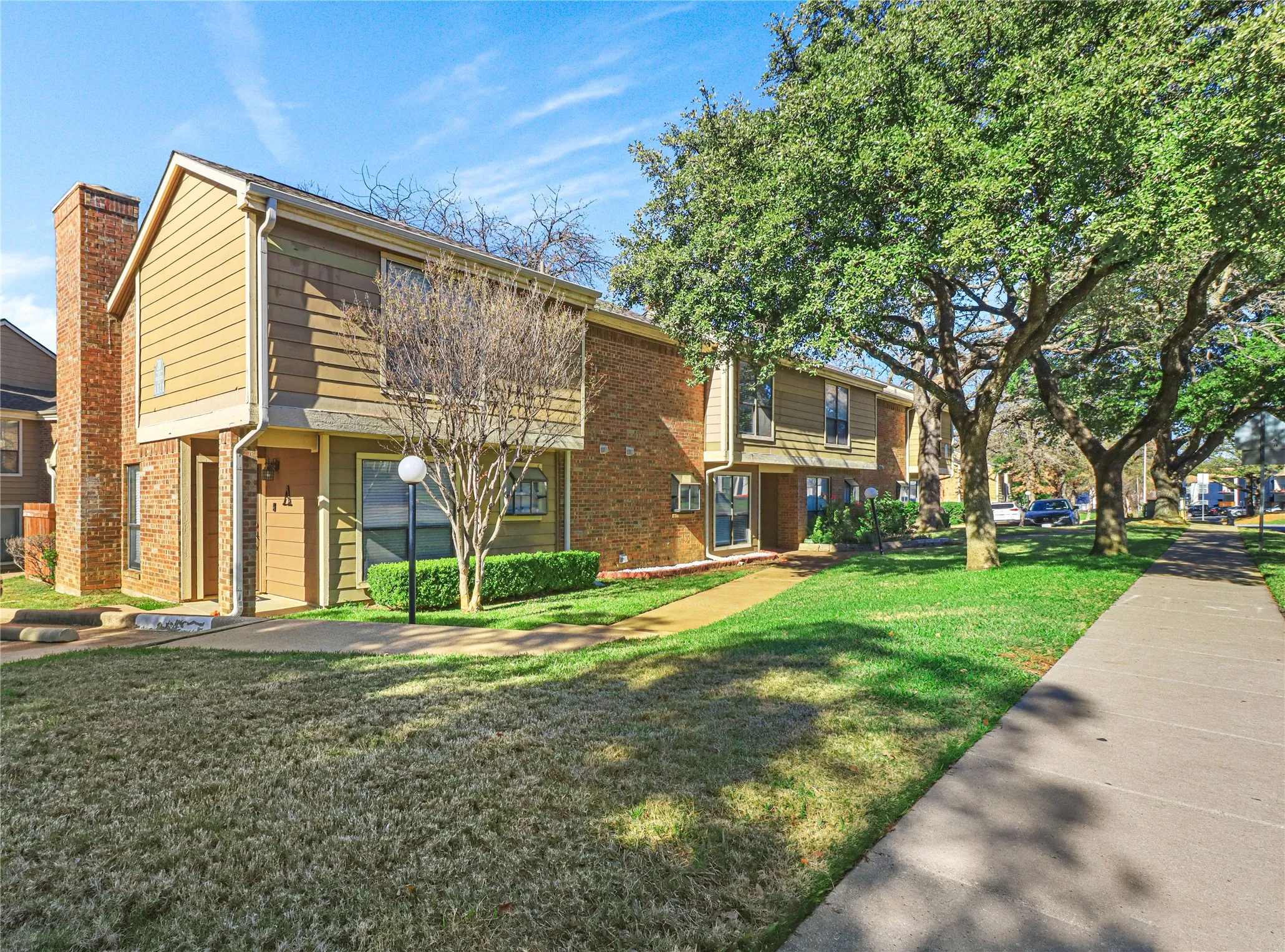 Condominium For Rent in Tarrant County , 2101 Park Willow Lane B, Arlington, Texas 76011, 2 Bedroom, 2 Bathroom, Garage spaces, 1,056 Sqft, built in 1981, mls#21378256, Real Estate Agent in Arlington, Homes For Rent in Tarrant county, Homes For Rent in Arlington, Realtor in Arlington Texas, Real Estate Brokerage Independent Realty Texas, Luminita Cordes Realtor