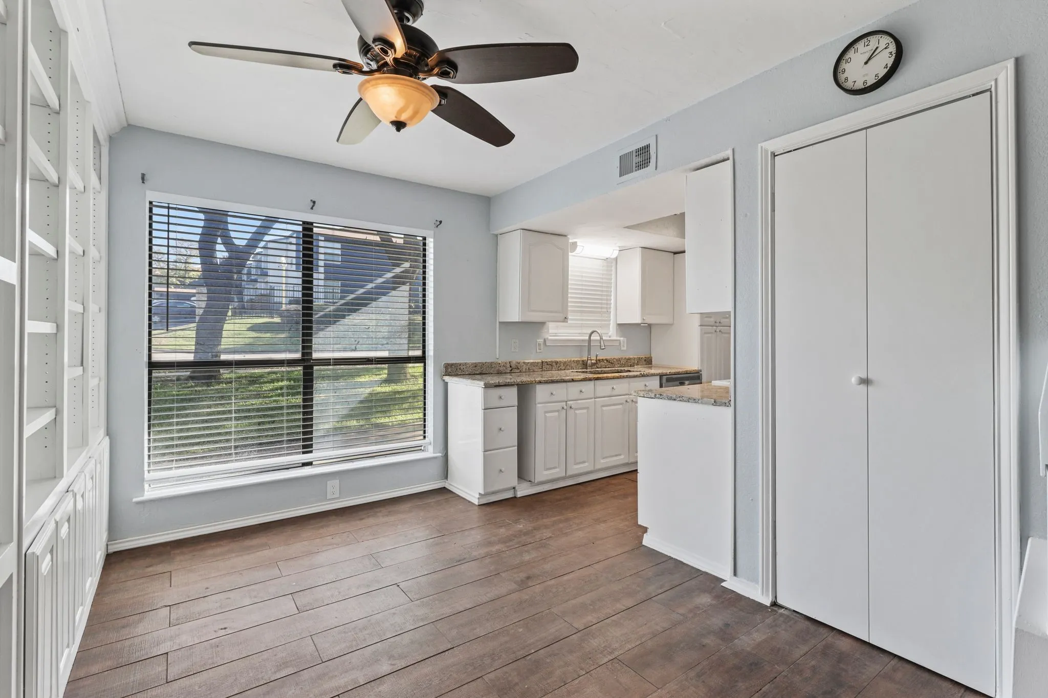 Condominium For Rent in Tarrant County , 2101 Park Willow Lane B, Arlington, Texas 76011, 2 Bedroom, 2 Bathroom, Garage spaces, 1,056 Sqft, built in 1981, mls#21378256, Real Estate Agent in Arlington, Homes For Rent in Tarrant county, Homes For Rent in Arlington, Realtor in Arlington Texas, Real Estate Brokerage Independent Realty Texas, Luminita Cordes Realtor