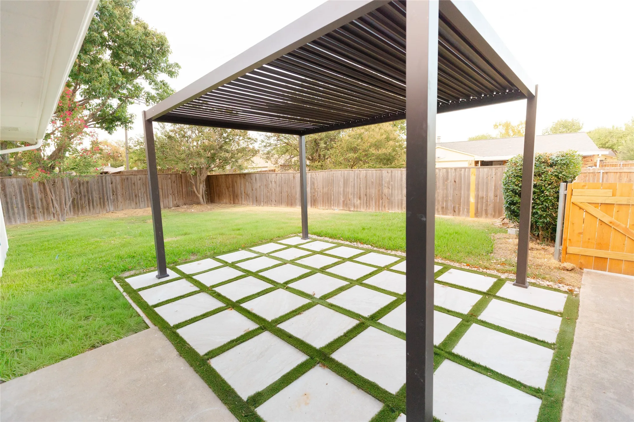 Single Family Residence For Sale in Dallas County , 193 Simmons Drive, Coppell, Texas 75019, 3 Bedroom, 2 Bathroom, 2 Garage spaces, 1,855 Sqft, built in 1983, mls#21376366, Real Estate Agent in Coppell, Homes For Sale in Dallas county, Homes For Sale in Coppell, Realtor in Coppell Texas, Real Estate Brokerage Independent Realty Texas, Luminita Cordes Realtor