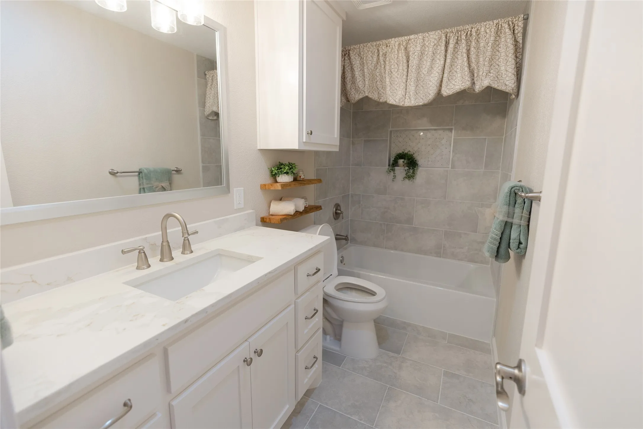 Single Family Residence For Sale in Dallas County , 193 Simmons Drive, Coppell, Texas 75019, 3 Bedroom, 2 Bathroom, 2 Garage spaces, 1,855 Sqft, built in 1983, mls#21376366, Real Estate Agent in Coppell, Homes For Sale in Dallas county, Homes For Sale in Coppell, Realtor in Coppell Texas, Real Estate Brokerage Independent Realty Texas, Luminita Cordes Realtor