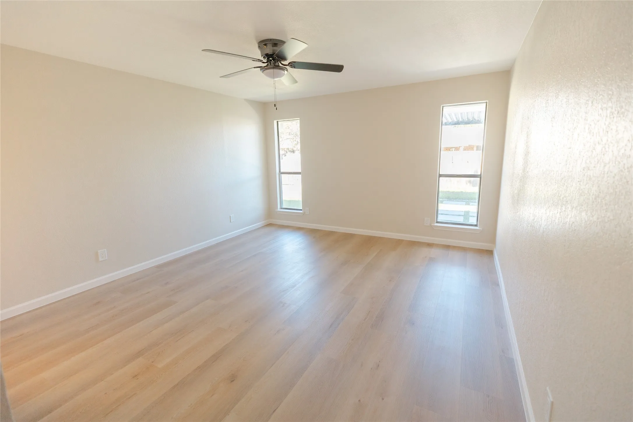 Single Family Residence For Sale in Dallas County , 193 Simmons Drive, Coppell, Texas 75019, 3 Bedroom, 2 Bathroom, 2 Garage spaces, 1,855 Sqft, built in 1983, mls#21376366, Real Estate Agent in Coppell, Homes For Sale in Dallas county, Homes For Sale in Coppell, Realtor in Coppell Texas, Real Estate Brokerage Independent Realty Texas, Luminita Cordes Realtor