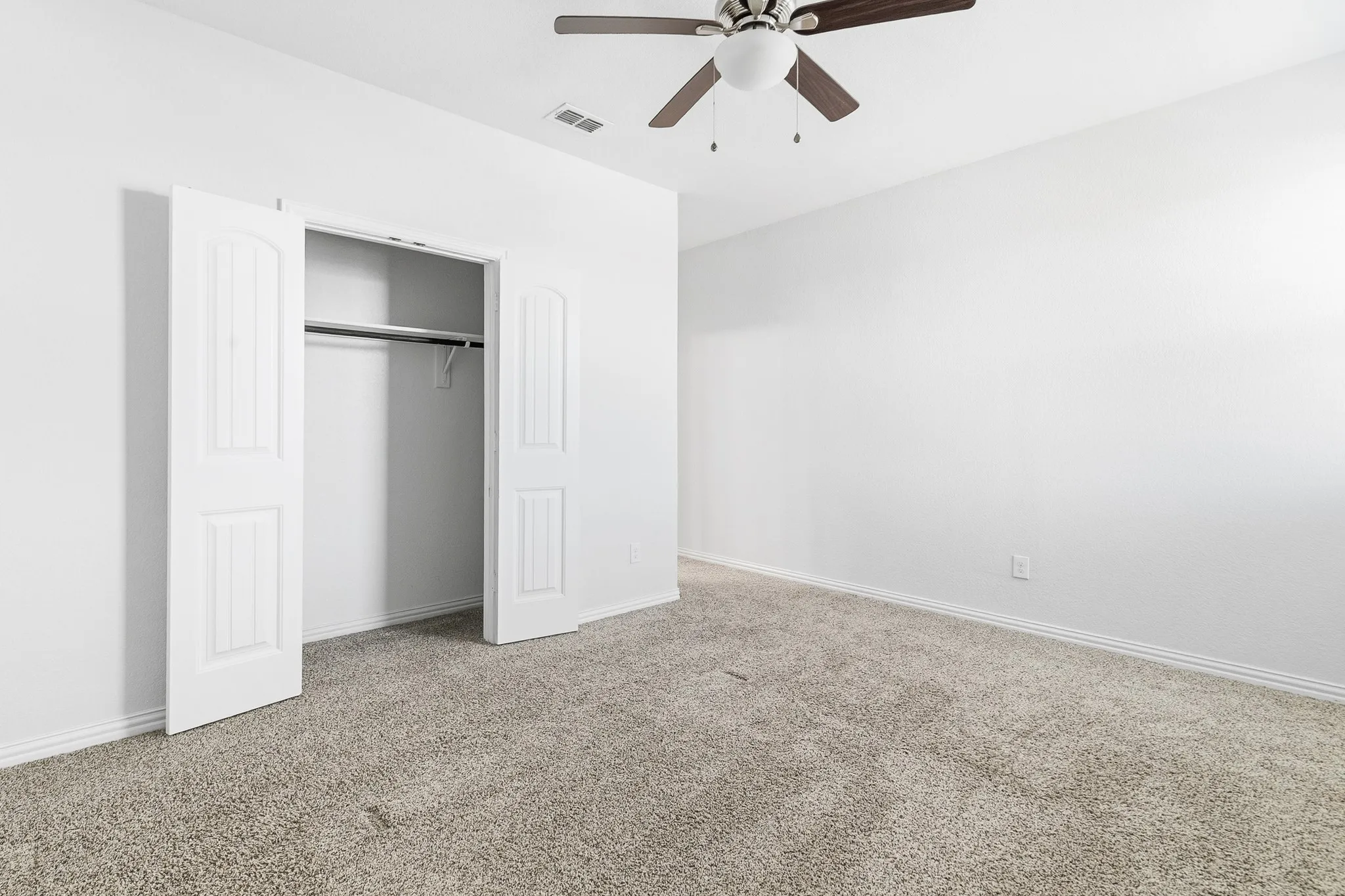 Upstairs bedroom with en-suite bath