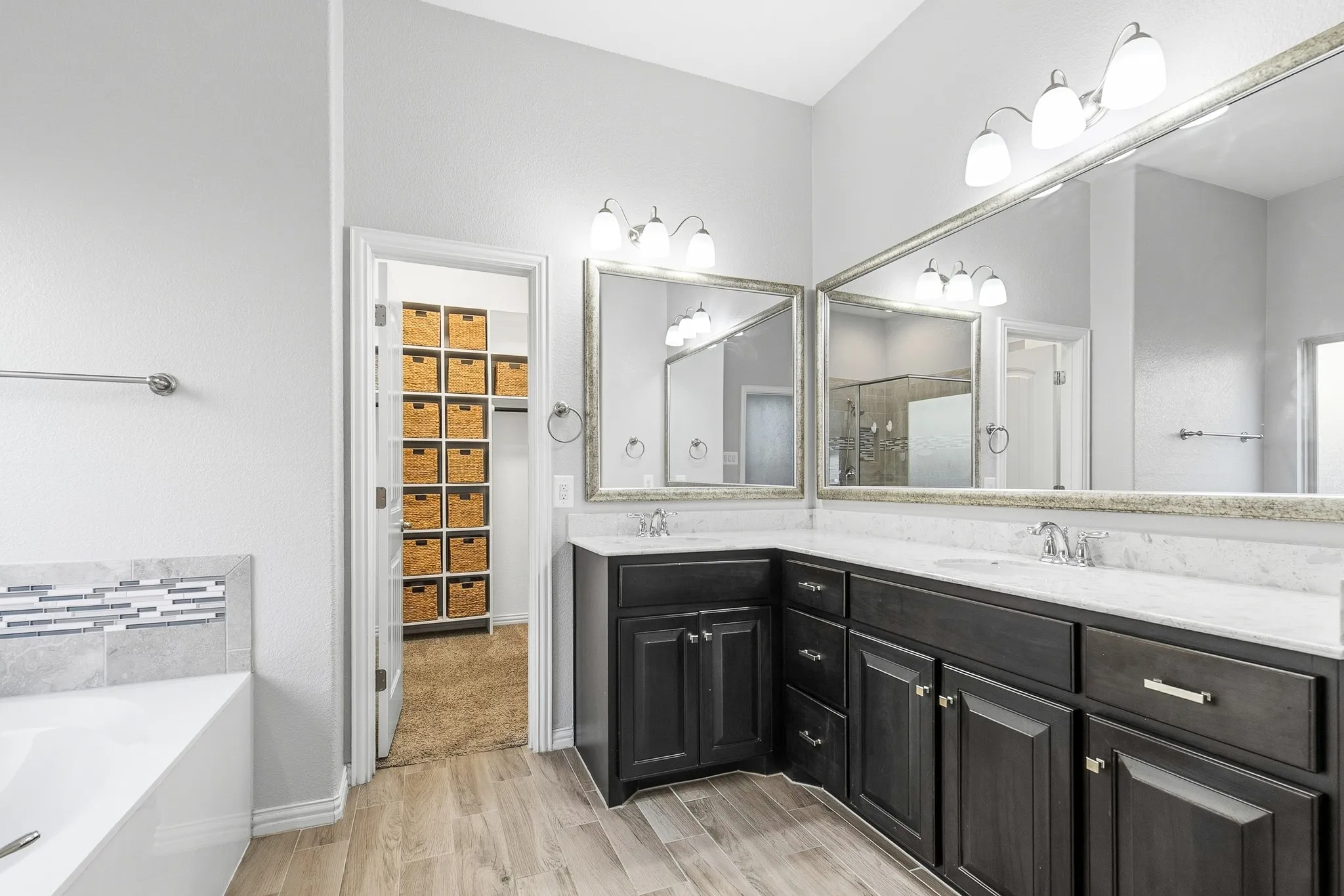 Single Family Residence For Sale in Tarrant County , 9921 Tule Lake Road, Fort Worth, Texas 76177, 4 Bedroom, 4 Bathroom, 2 Garage spaces, 3,233 Sqft, built in 2017, mls#21376766, Real Estate Agent in Fort Worth, Homes For Sale in Tarrant county, Homes For Sale in Fort Worth, Realtor in Fort Worth Texas, Real Estate Brokerage Independent Realty Texas, Luminita Cordes Realtor