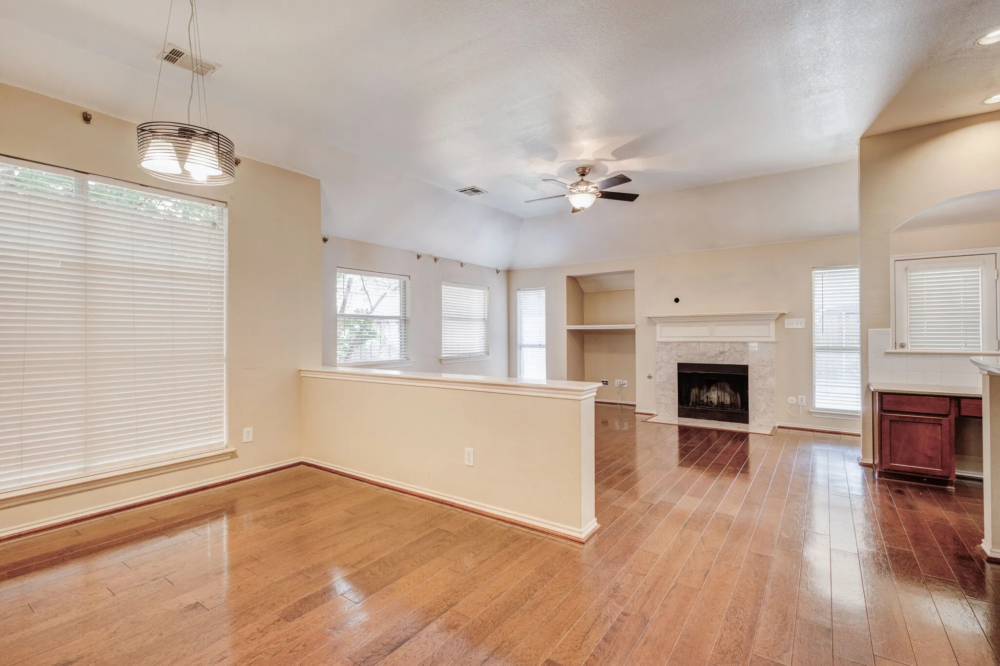 Single Family Residence For Rent in Collin County , 3200 Edgebrook Court, Wylie, Texas 75098, 4 Bedroom, 2 Bathroom, 2 Garage spaces, 2,200 Sqft, built in 2002, mls#21374202, Real Estate Agent in Wylie, Homes For Rent in Collin county, Homes For Rent in Wylie, Realtor in Wylie Texas, Real Estate Brokerage Independent Realty Texas, Luminita Cordes Realtor