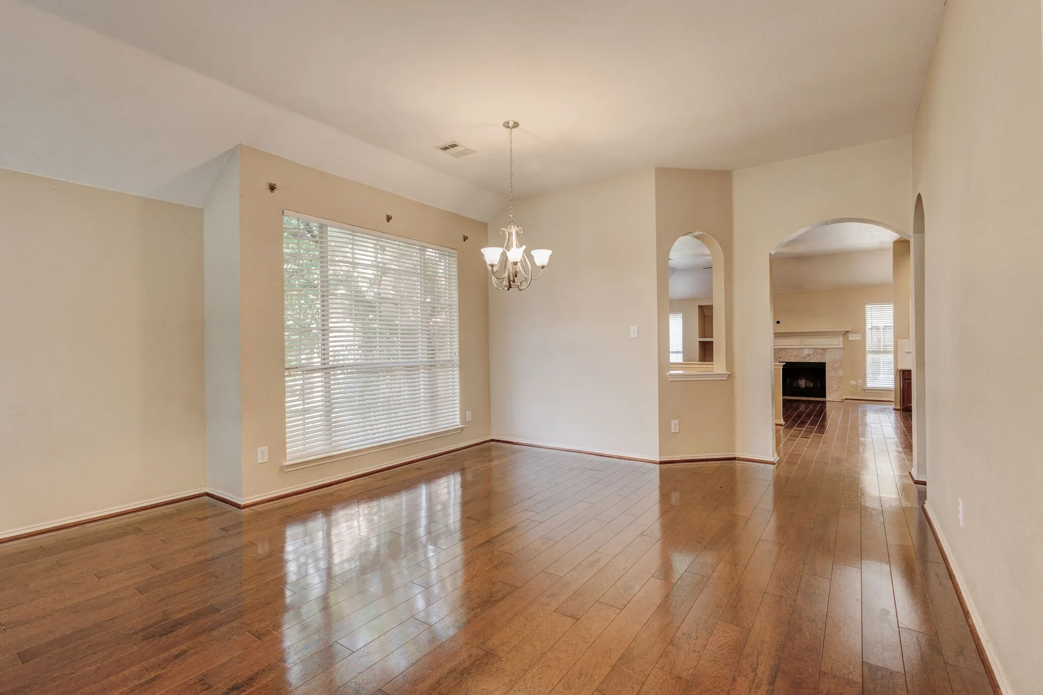 Single Family Residence For Rent in Collin County , 3200 Edgebrook Court, Wylie, Texas 75098, 4 Bedroom, 2 Bathroom, 2 Garage spaces, 2,200 Sqft, built in 2002, mls#21374202, Real Estate Agent in Wylie, Homes For Rent in Collin county, Homes For Rent in Wylie, Realtor in Wylie Texas, Real Estate Brokerage Independent Realty Texas, Luminita Cordes Realtor