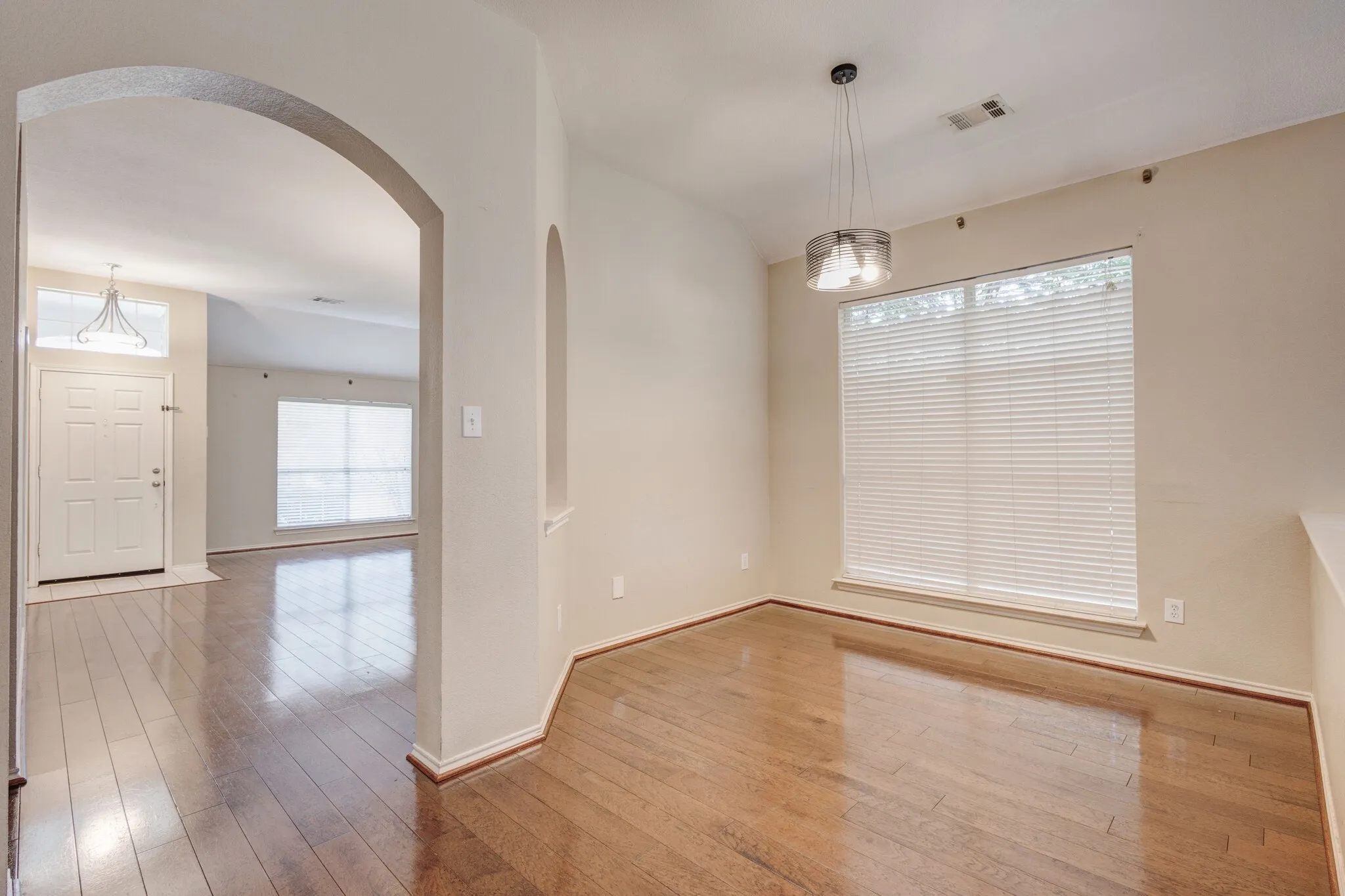 Single Family Residence For Rent in Collin County , 3200 Edgebrook Court, Wylie, Texas 75098, 4 Bedroom, 2 Bathroom, 2 Garage spaces, 2,200 Sqft, built in 2002, mls#21374202, Real Estate Agent in Wylie, Homes For Rent in Collin county, Homes For Rent in Wylie, Realtor in Wylie Texas, Real Estate Brokerage Independent Realty Texas, Luminita Cordes Realtor