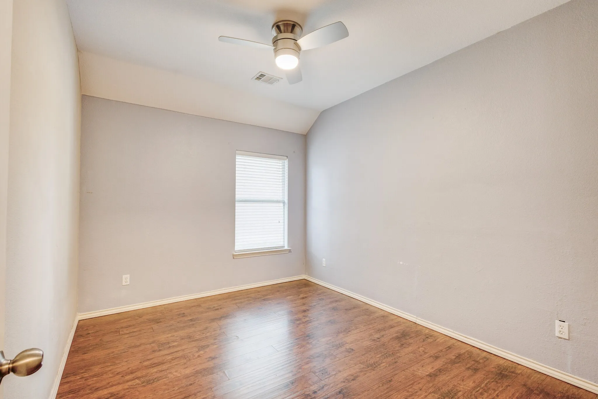 Single Family Residence For Rent in Collin County , 3200 Edgebrook Court, Wylie, Texas 75098, 4 Bedroom, 2 Bathroom, 2 Garage spaces, 2,200 Sqft, built in 2002, mls#21374202, Real Estate Agent in Wylie, Homes For Rent in Collin county, Homes For Rent in Wylie, Realtor in Wylie Texas, Real Estate Brokerage Independent Realty Texas, Luminita Cordes Realtor