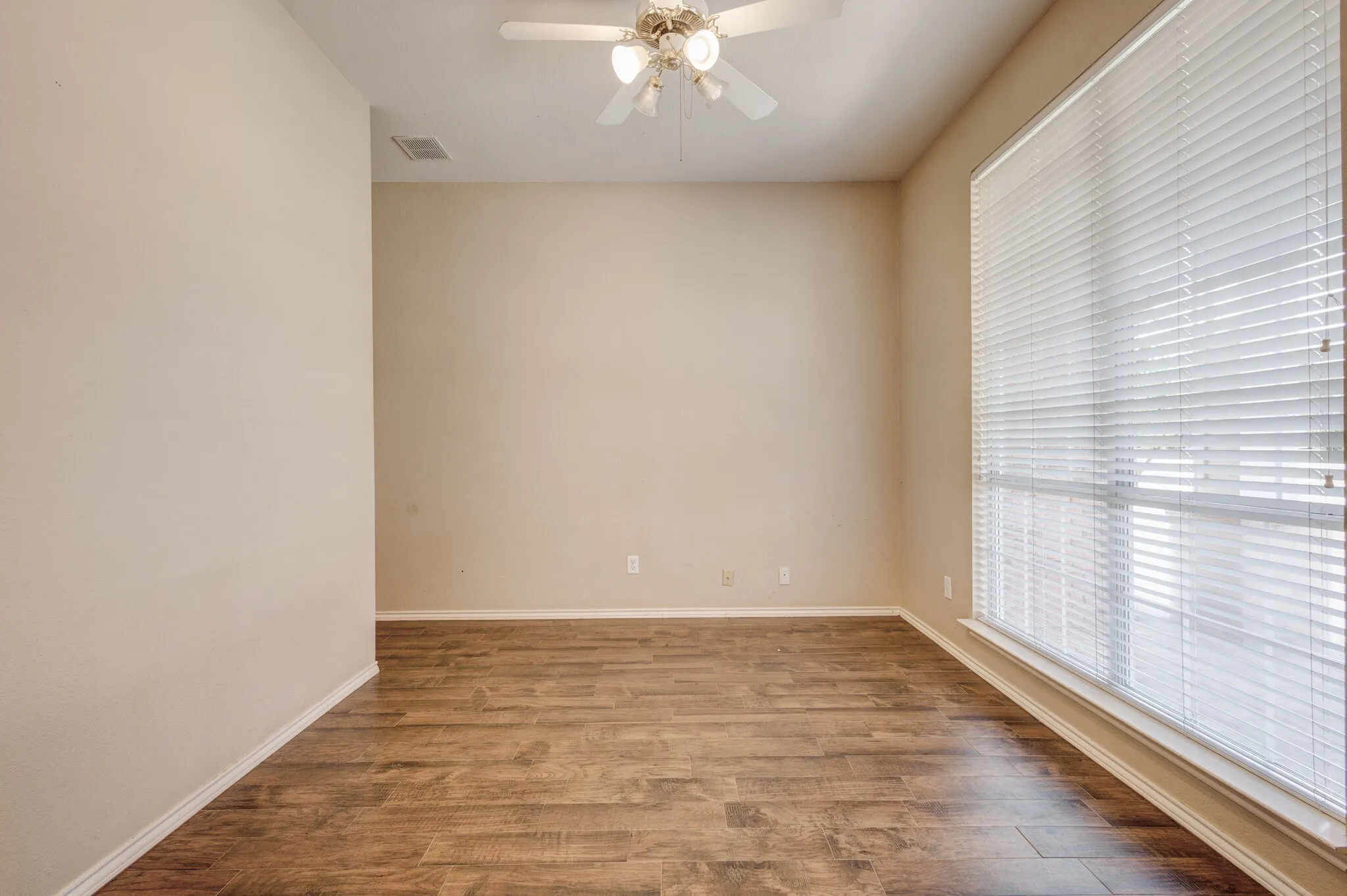 Single Family Residence For Rent in Collin County , 3200 Edgebrook Court, Wylie, Texas 75098, 4 Bedroom, 2 Bathroom, 2 Garage spaces, 2,200 Sqft, built in 2002, mls#21374202, Real Estate Agent in Wylie, Homes For Rent in Collin county, Homes For Rent in Wylie, Realtor in Wylie Texas, Real Estate Brokerage Independent Realty Texas, Luminita Cordes Realtor