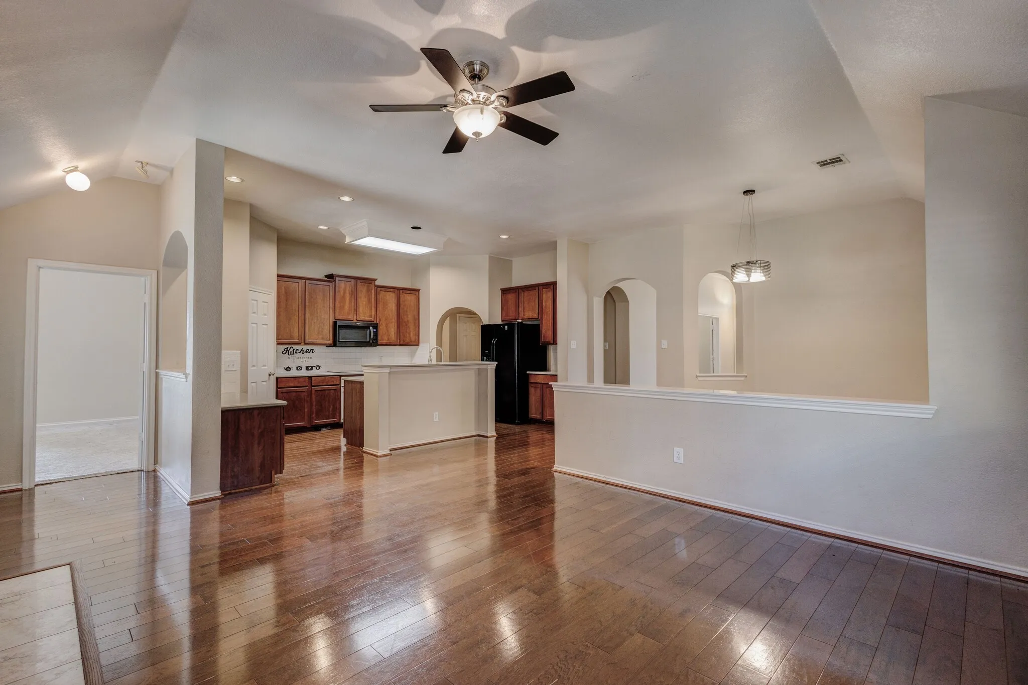 Single Family Residence For Rent in Collin County , 3200 Edgebrook Court, Wylie, Texas 75098, 4 Bedroom, 2 Bathroom, 2 Garage spaces, 2,200 Sqft, built in 2002, mls#21374202, Real Estate Agent in Wylie, Homes For Rent in Collin county, Homes For Rent in Wylie, Realtor in Wylie Texas, Real Estate Brokerage Independent Realty Texas, Luminita Cordes Realtor