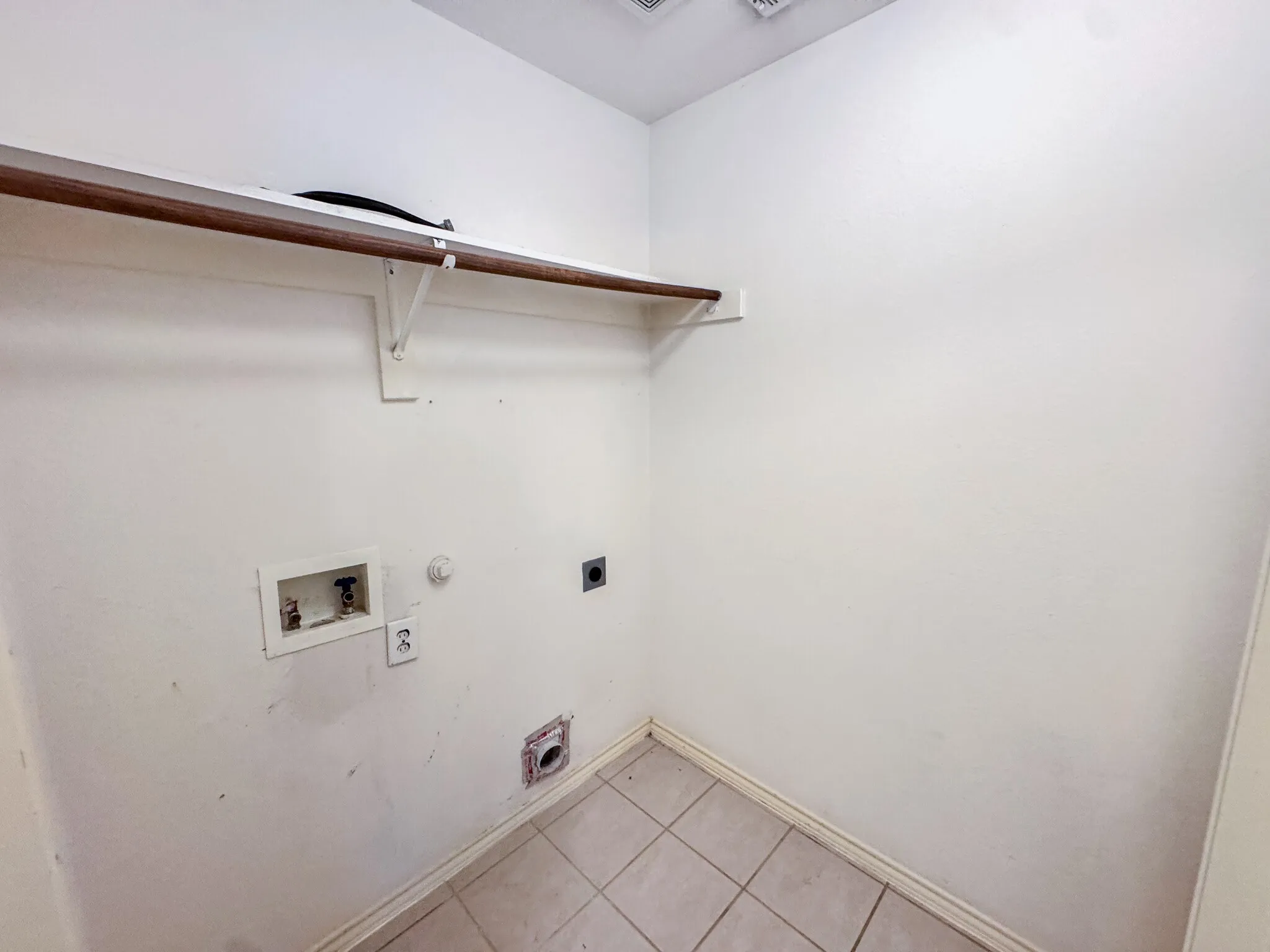 Single Family Residence For Rent in Collin County , 3200 Edgebrook Court, Wylie, Texas 75098, 4 Bedroom, 2 Bathroom, 2 Garage spaces, 2,200 Sqft, built in 2002, mls#21374202, Real Estate Agent in Wylie, Homes For Rent in Collin county, Homes For Rent in Wylie, Realtor in Wylie Texas, Real Estate Brokerage Independent Realty Texas, Luminita Cordes Realtor