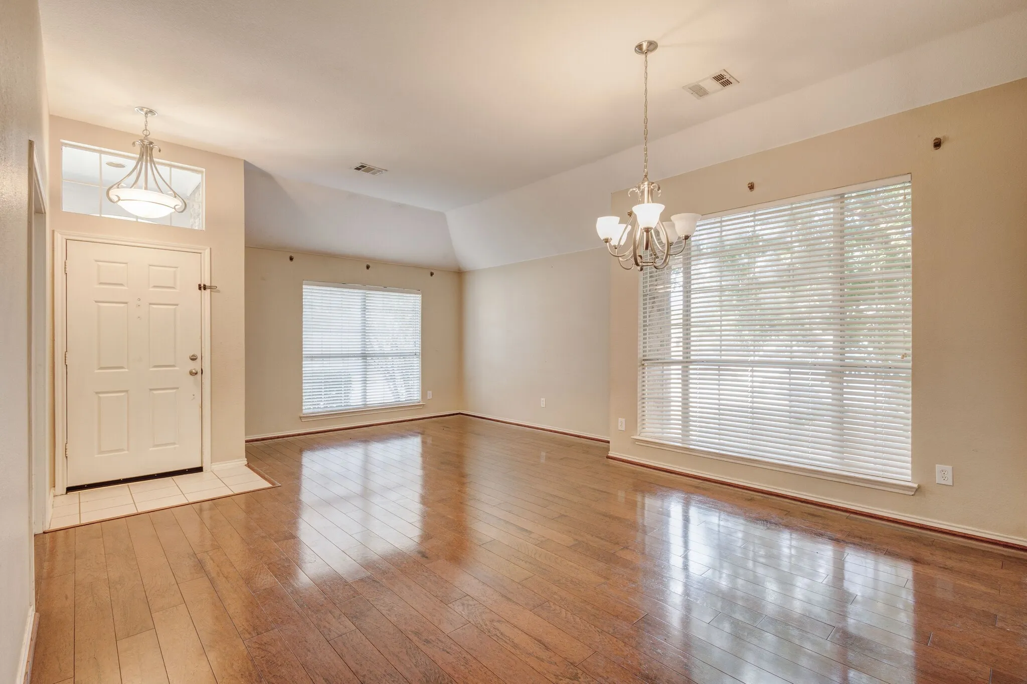 Single Family Residence For Rent in Collin County , 3200 Edgebrook Court, Wylie, Texas 75098, 4 Bedroom, 2 Bathroom, 2 Garage spaces, 2,200 Sqft, built in 2002, mls#21374202, Real Estate Agent in Wylie, Homes For Rent in Collin county, Homes For Rent in Wylie, Realtor in Wylie Texas, Real Estate Brokerage Independent Realty Texas, Luminita Cordes Realtor