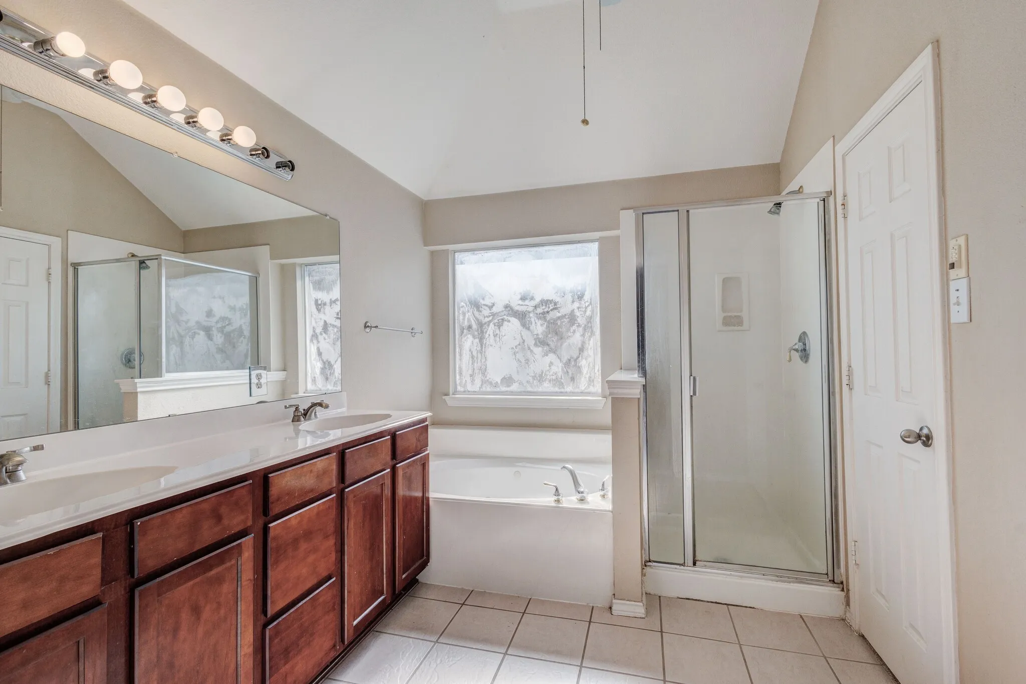 Single Family Residence For Rent in Collin County , 3200 Edgebrook Court, Wylie, Texas 75098, 4 Bedroom, 2 Bathroom, 2 Garage spaces, 2,200 Sqft, built in 2002, mls#21374202, Real Estate Agent in Wylie, Homes For Rent in Collin county, Homes For Rent in Wylie, Realtor in Wylie Texas, Real Estate Brokerage Independent Realty Texas, Luminita Cordes Realtor