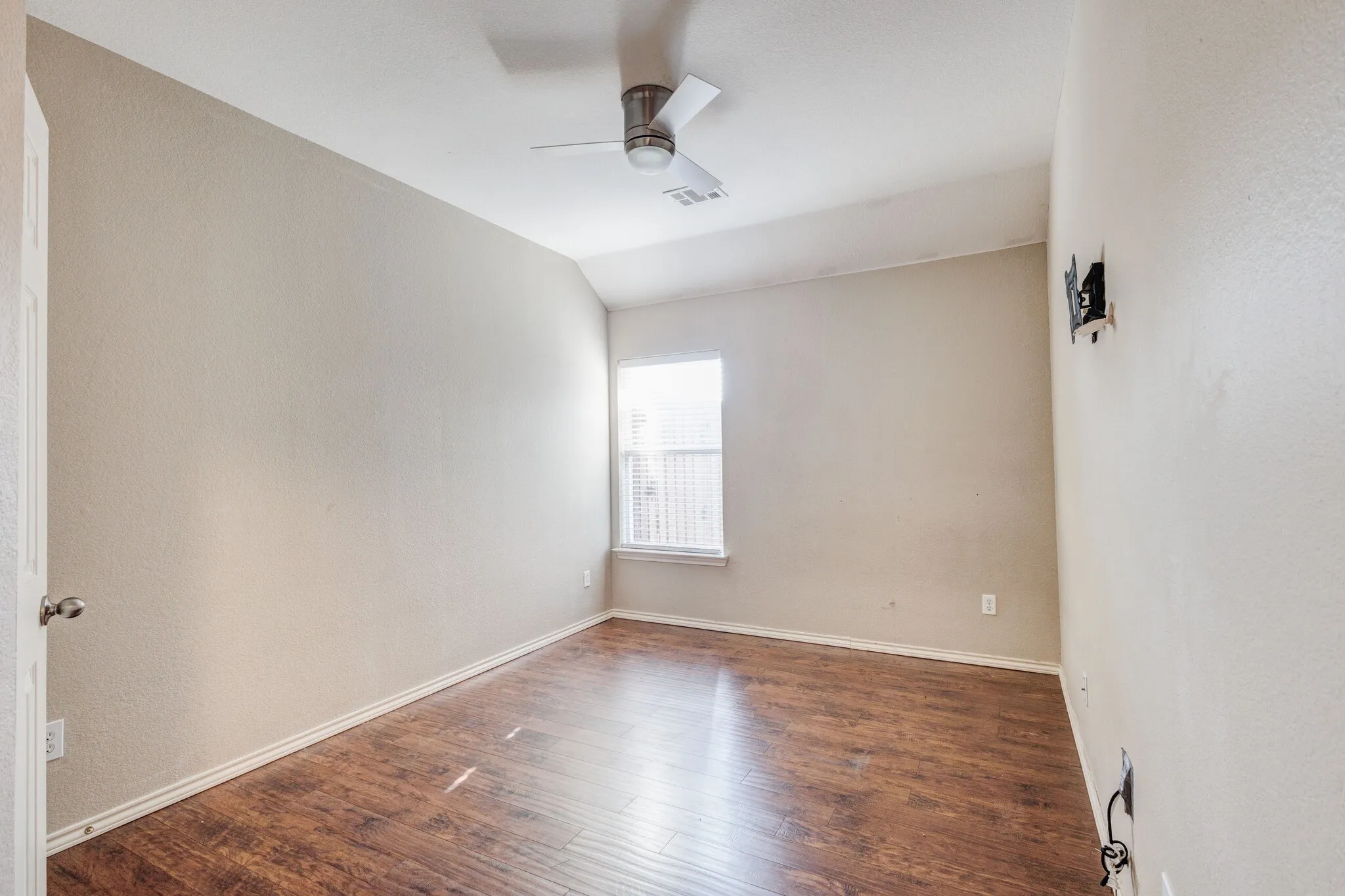 Single Family Residence For Rent in Collin County , 3200 Edgebrook Court, Wylie, Texas 75098, 4 Bedroom, 2 Bathroom, 2 Garage spaces, 2,200 Sqft, built in 2002, mls#21374202, Real Estate Agent in Wylie, Homes For Rent in Collin county, Homes For Rent in Wylie, Realtor in Wylie Texas, Real Estate Brokerage Independent Realty Texas, Luminita Cordes Realtor