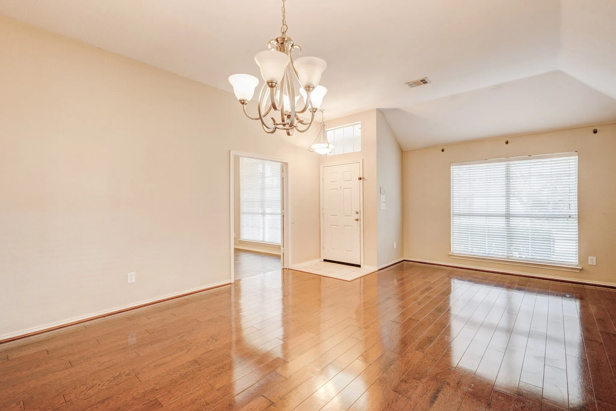 Single Family Residence For Rent in Collin County , 3200 Edgebrook Court, Wylie, Texas 75098, 4 Bedroom, 2 Bathroom, 2 Garage spaces, 2,200 Sqft, built in 2002, mls#21374202, Real Estate Agent in Wylie, Homes For Rent in Collin county, Homes For Rent in Wylie, Realtor in Wylie Texas, Real Estate Brokerage Independent Realty Texas, Luminita Cordes Realtor