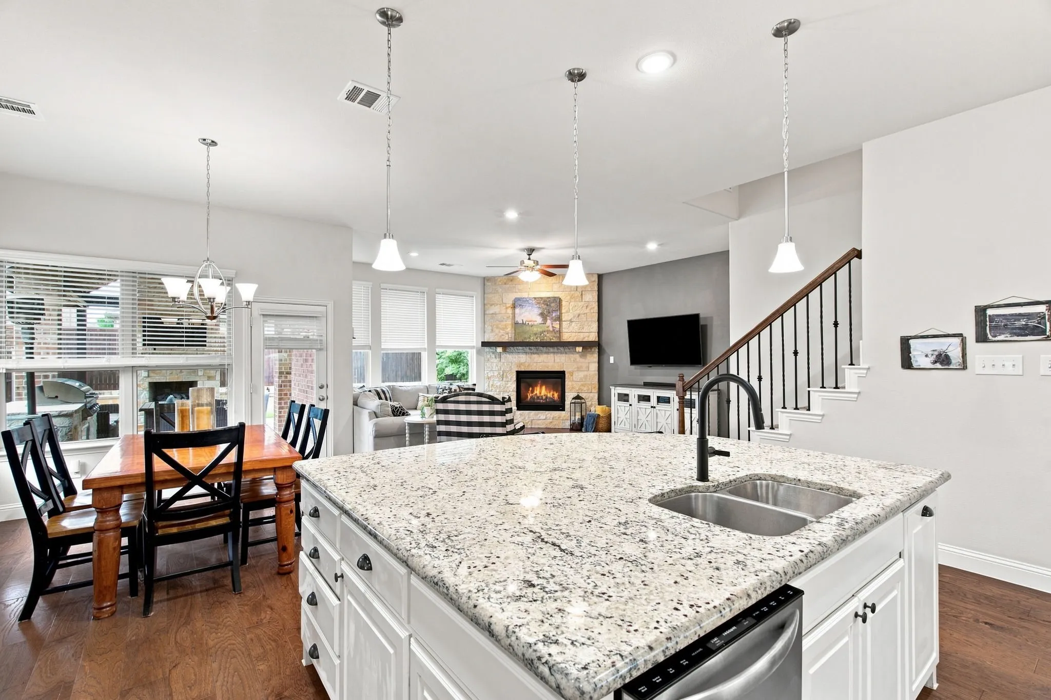 Single Family Residence For Sale in Collin County , 3525 Charleston Drive, Melissa, Texas 75454, 4 Bedroom, 3 Bathroom, 2 Garage spaces, 2,796 Sqft, built in 2018, mls#21377523, Real Estate Agent in Melissa, Homes For Sale in Collin county, Homes For Sale in Melissa, Realtor in Melissa Texas, Real Estate Brokerage Independent Realty Texas, Luminita Cordes Realtor