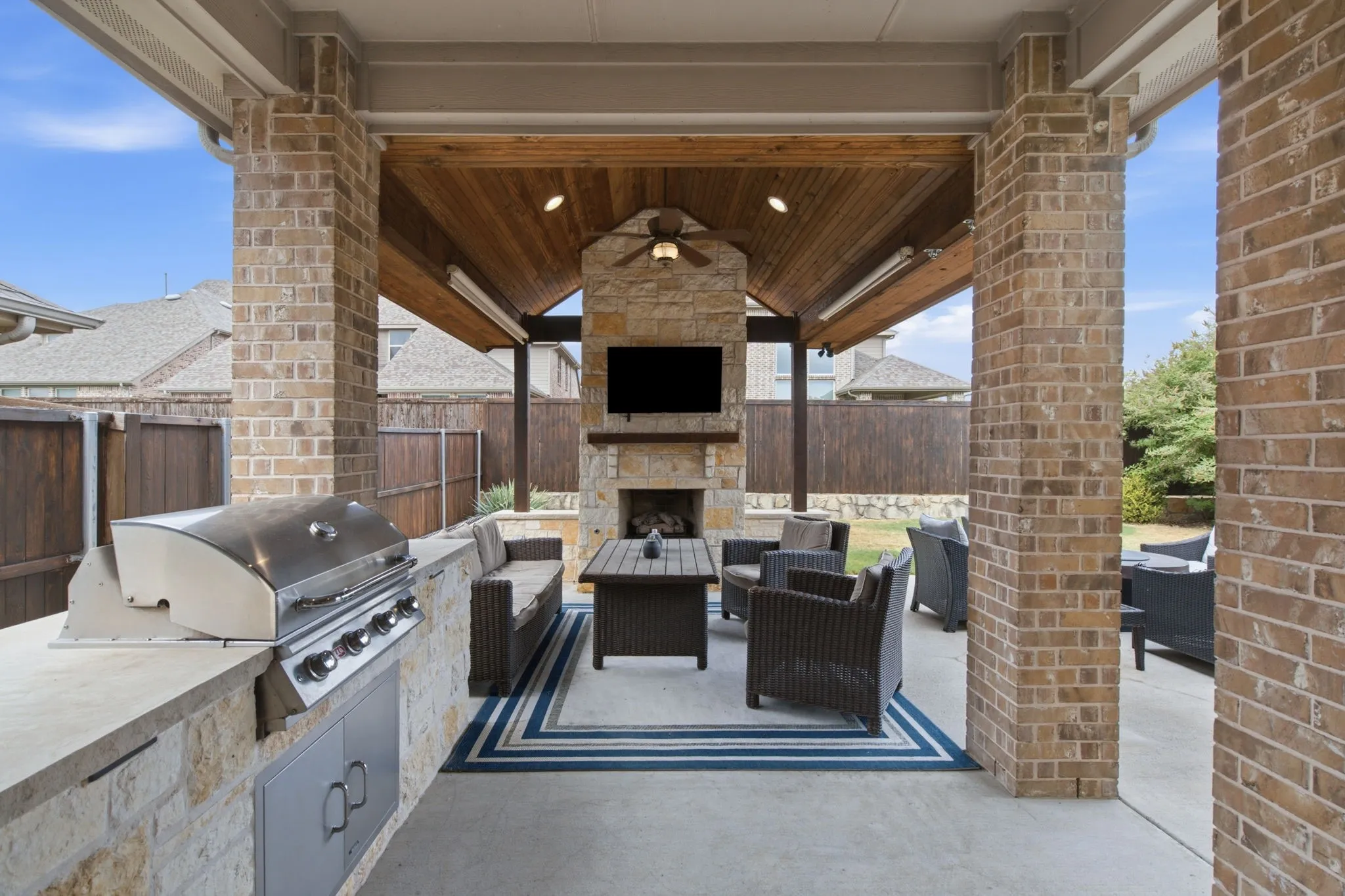 Single Family Residence For Sale in Collin County , 3525 Charleston Drive, Melissa, Texas 75454, 4 Bedroom, 3 Bathroom, 2 Garage spaces, 2,796 Sqft, built in 2018, mls#21377523, Real Estate Agent in Melissa, Homes For Sale in Collin county, Homes For Sale in Melissa, Realtor in Melissa Texas, Real Estate Brokerage Independent Realty Texas, Luminita Cordes Realtor