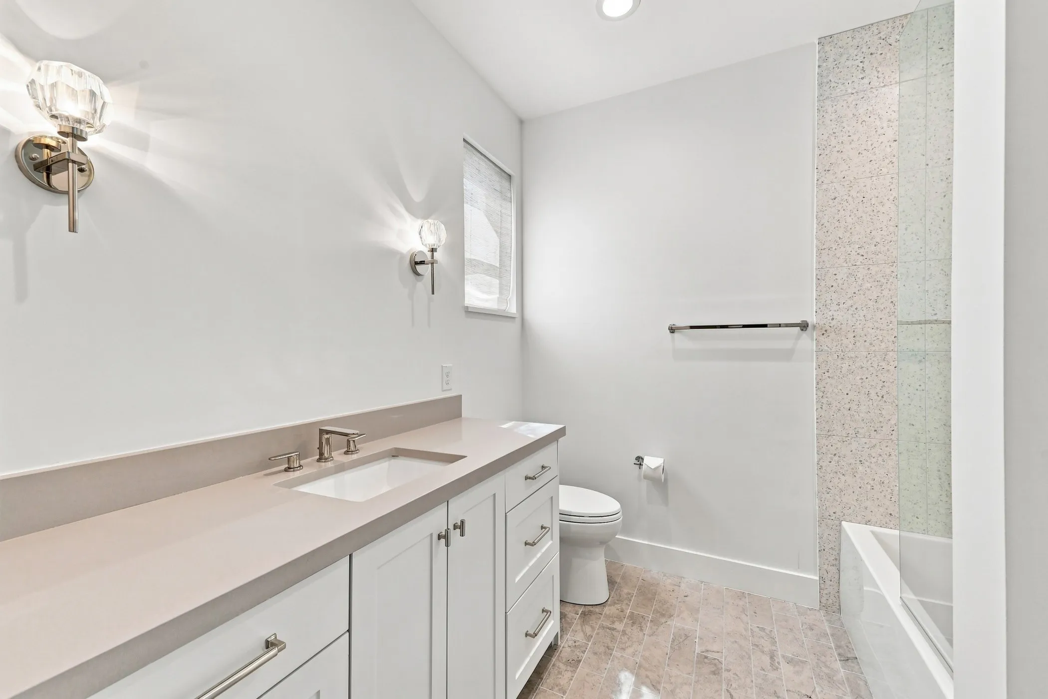 Single Family Residence For Sale in Dallas County , 6516 Kenwood Avenue, Dallas, Texas 75214, 5 Bedroom, 6 Bathroom, 2 Garage spaces, 5,306 Sqft, built in 2020, mls#21377041, Real Estate Agent in Dallas, Homes For Sale in Dallas county, Homes For Sale in Dallas, Realtor in Dallas Texas, Real Estate Brokerage Independent Realty Texas, Luminita Cordes Realtor