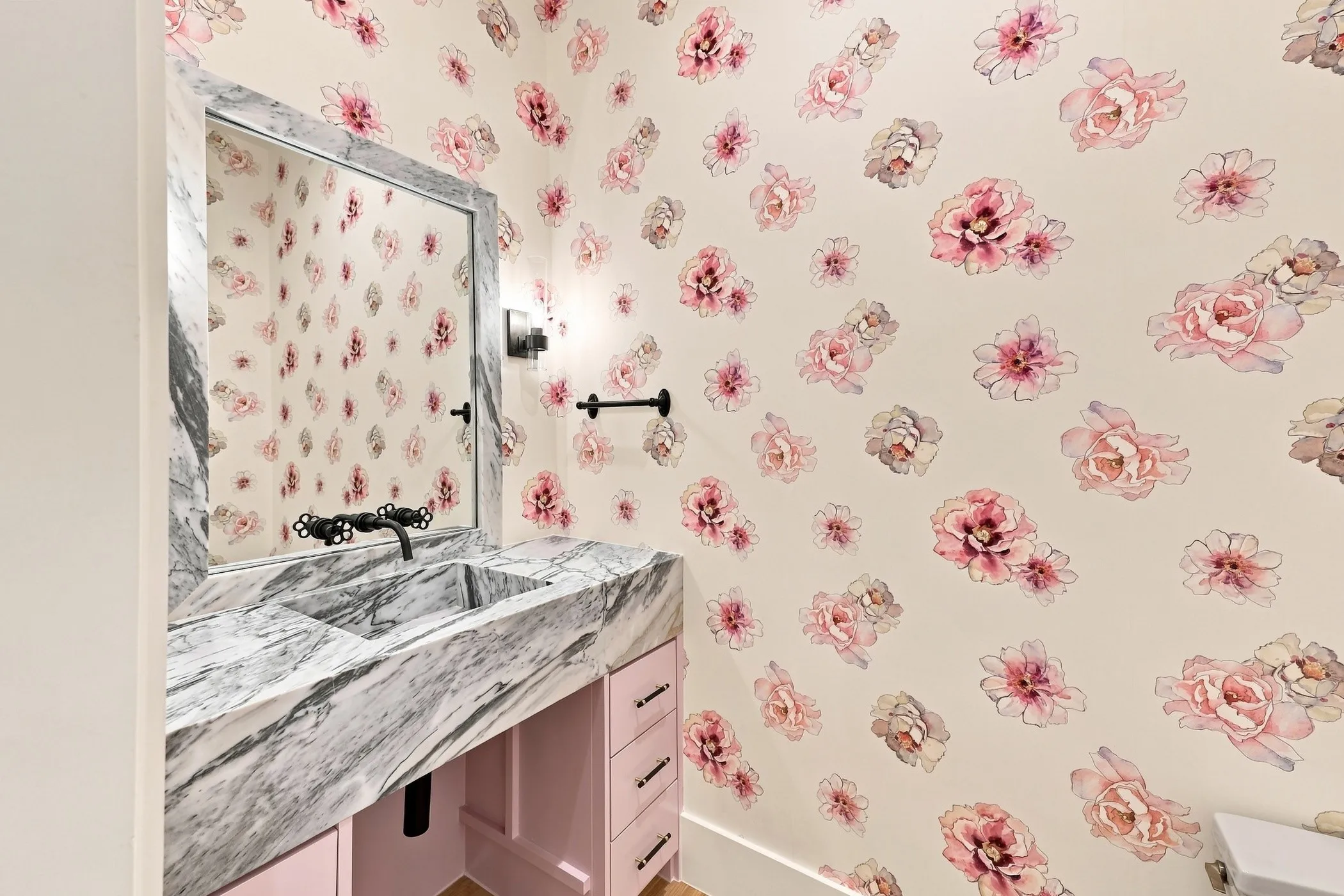 Single Family Residence For Sale in Dallas County , 6516 Kenwood Avenue, Dallas, Texas 75214, 5 Bedroom, 6 Bathroom, 2 Garage spaces, 5,306 Sqft, built in 2020, mls#21377041, Real Estate Agent in Dallas, Homes For Sale in Dallas county, Homes For Sale in Dallas, Realtor in Dallas Texas, Real Estate Brokerage Independent Realty Texas, Luminita Cordes Realtor