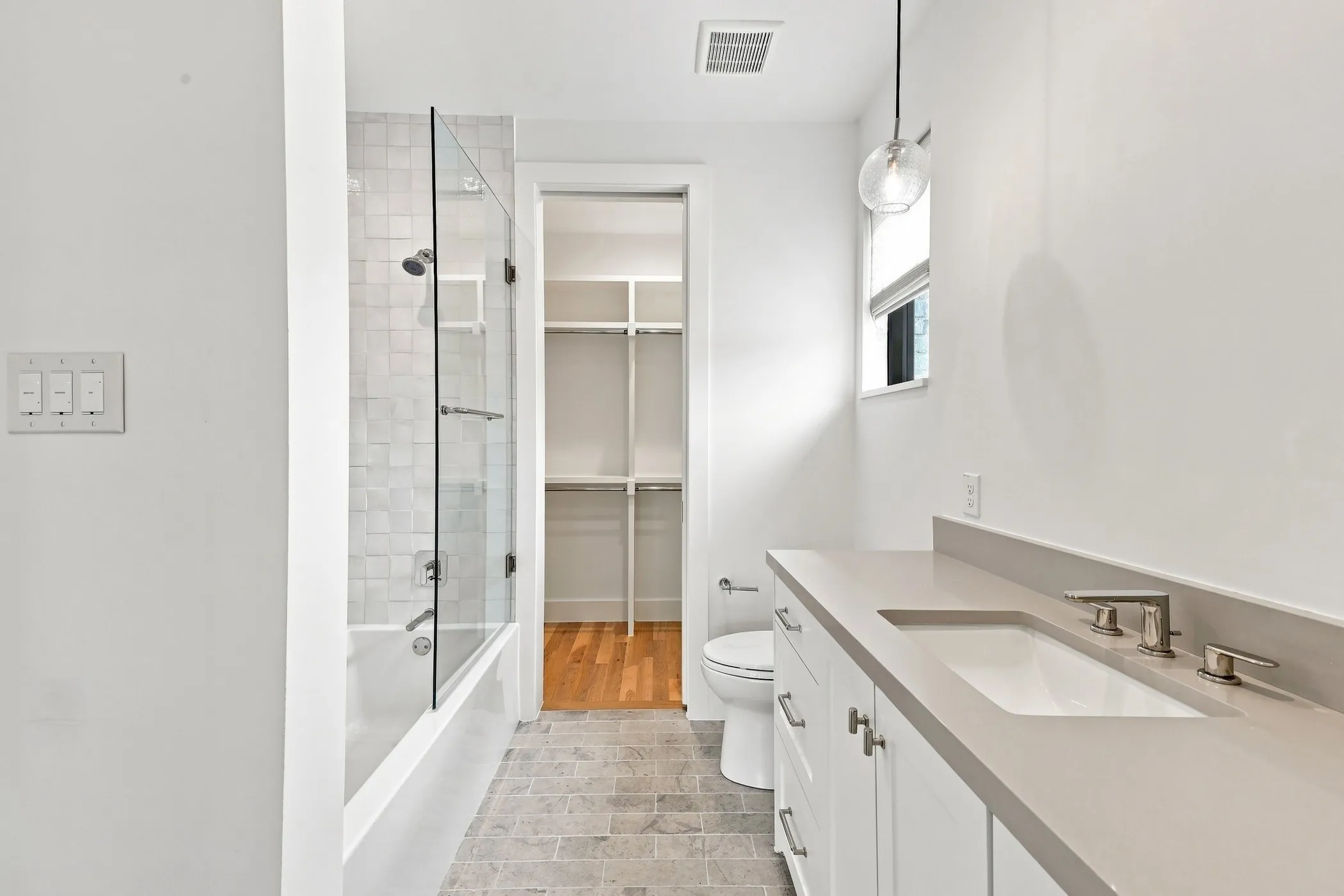 Single Family Residence For Sale in Dallas County , 6516 Kenwood Avenue, Dallas, Texas 75214, 5 Bedroom, 6 Bathroom, 2 Garage spaces, 5,306 Sqft, built in 2020, mls#21377041, Real Estate Agent in Dallas, Homes For Sale in Dallas county, Homes For Sale in Dallas, Realtor in Dallas Texas, Real Estate Brokerage Independent Realty Texas, Luminita Cordes Realtor