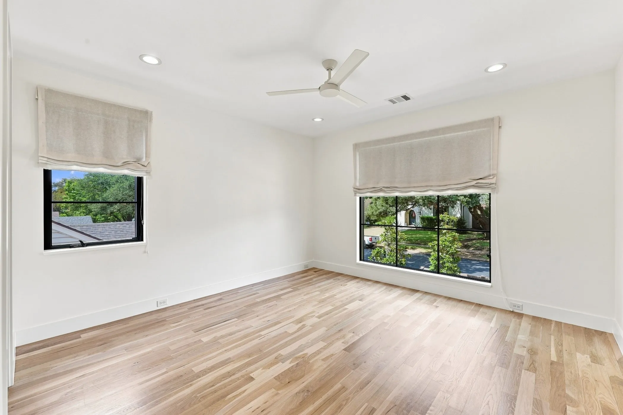 Single Family Residence For Sale in Dallas County , 6516 Kenwood Avenue, Dallas, Texas 75214, 5 Bedroom, 6 Bathroom, 2 Garage spaces, 5,306 Sqft, built in 2020, mls#21377041, Real Estate Agent in Dallas, Homes For Sale in Dallas county, Homes For Sale in Dallas, Realtor in Dallas Texas, Real Estate Brokerage Independent Realty Texas, Luminita Cordes Realtor
