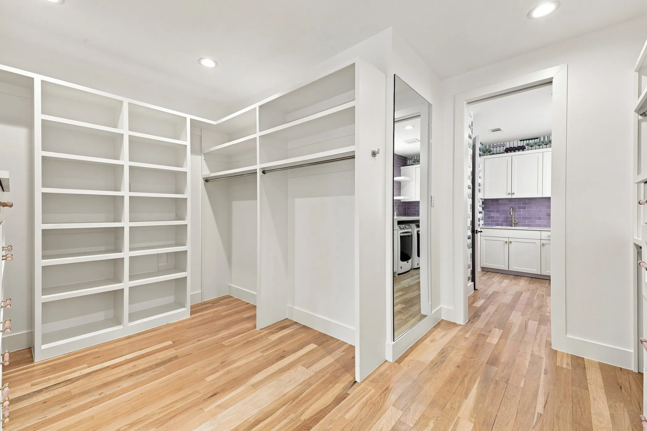Single Family Residence For Sale in Dallas County , 6516 Kenwood Avenue, Dallas, Texas 75214, 5 Bedroom, 6 Bathroom, 2 Garage spaces, 5,306 Sqft, built in 2020, mls#21377041, Real Estate Agent in Dallas, Homes For Sale in Dallas county, Homes For Sale in Dallas, Realtor in Dallas Texas, Real Estate Brokerage Independent Realty Texas, Luminita Cordes Realtor