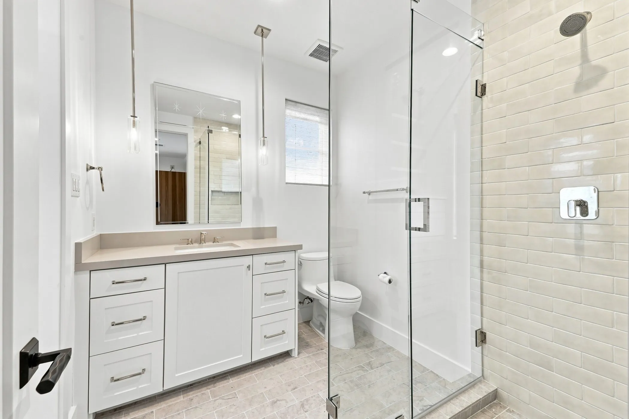 Single Family Residence For Sale in Dallas County , 6516 Kenwood Avenue, Dallas, Texas 75214, 5 Bedroom, 6 Bathroom, 2 Garage spaces, 5,306 Sqft, built in 2020, mls#21377041, Real Estate Agent in Dallas, Homes For Sale in Dallas county, Homes For Sale in Dallas, Realtor in Dallas Texas, Real Estate Brokerage Independent Realty Texas, Luminita Cordes Realtor