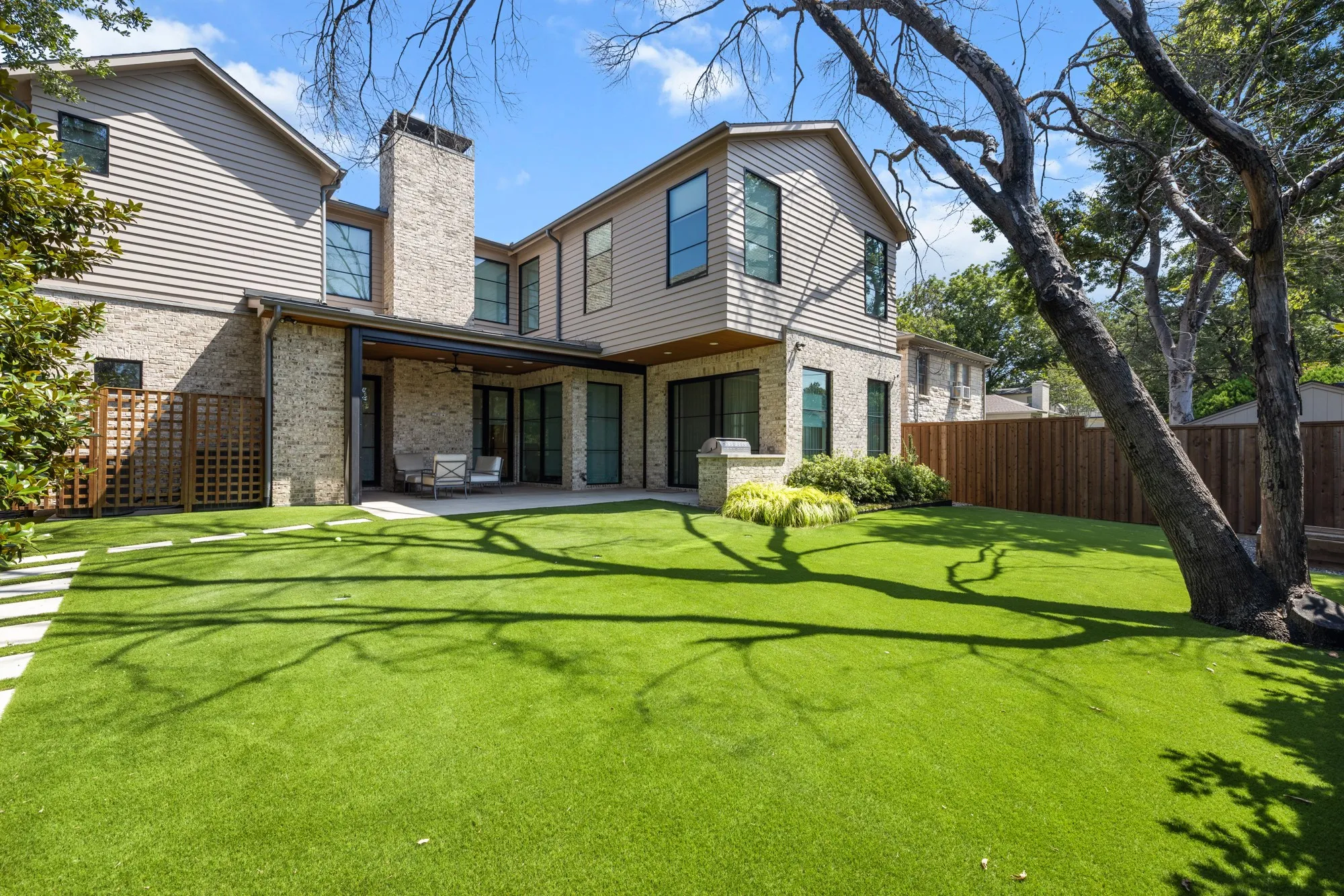 Single Family Residence For Sale in Dallas County , 6516 Kenwood Avenue, Dallas, Texas 75214, 5 Bedroom, 6 Bathroom, 2 Garage spaces, 5,306 Sqft, built in 2020, mls#21377041, Real Estate Agent in Dallas, Homes For Sale in Dallas county, Homes For Sale in Dallas, Realtor in Dallas Texas, Real Estate Brokerage Independent Realty Texas, Luminita Cordes Realtor